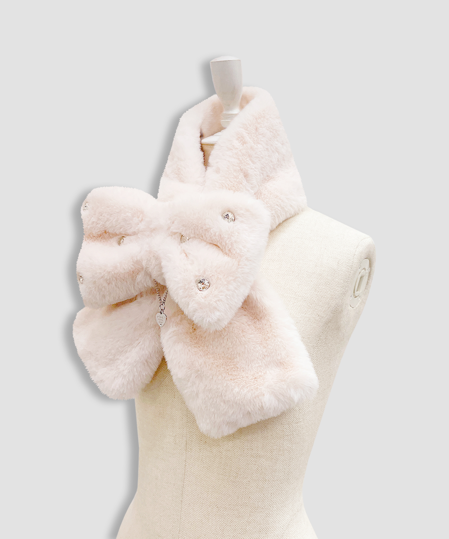 ロゴチャーム付きビジューリボンマフラー