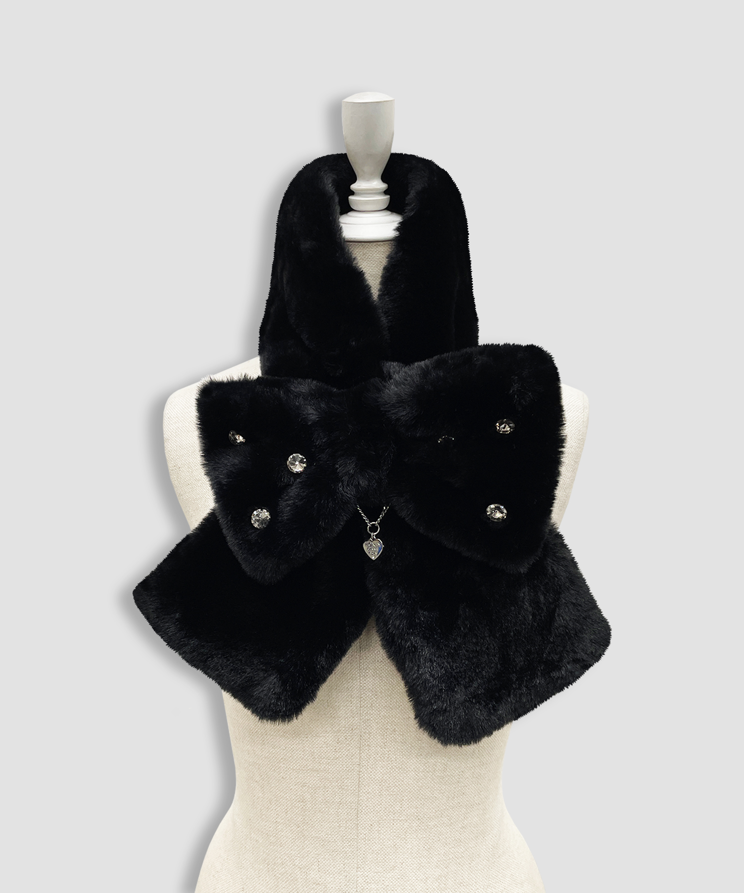 ロゴチャーム付きビジューリボンマフラー