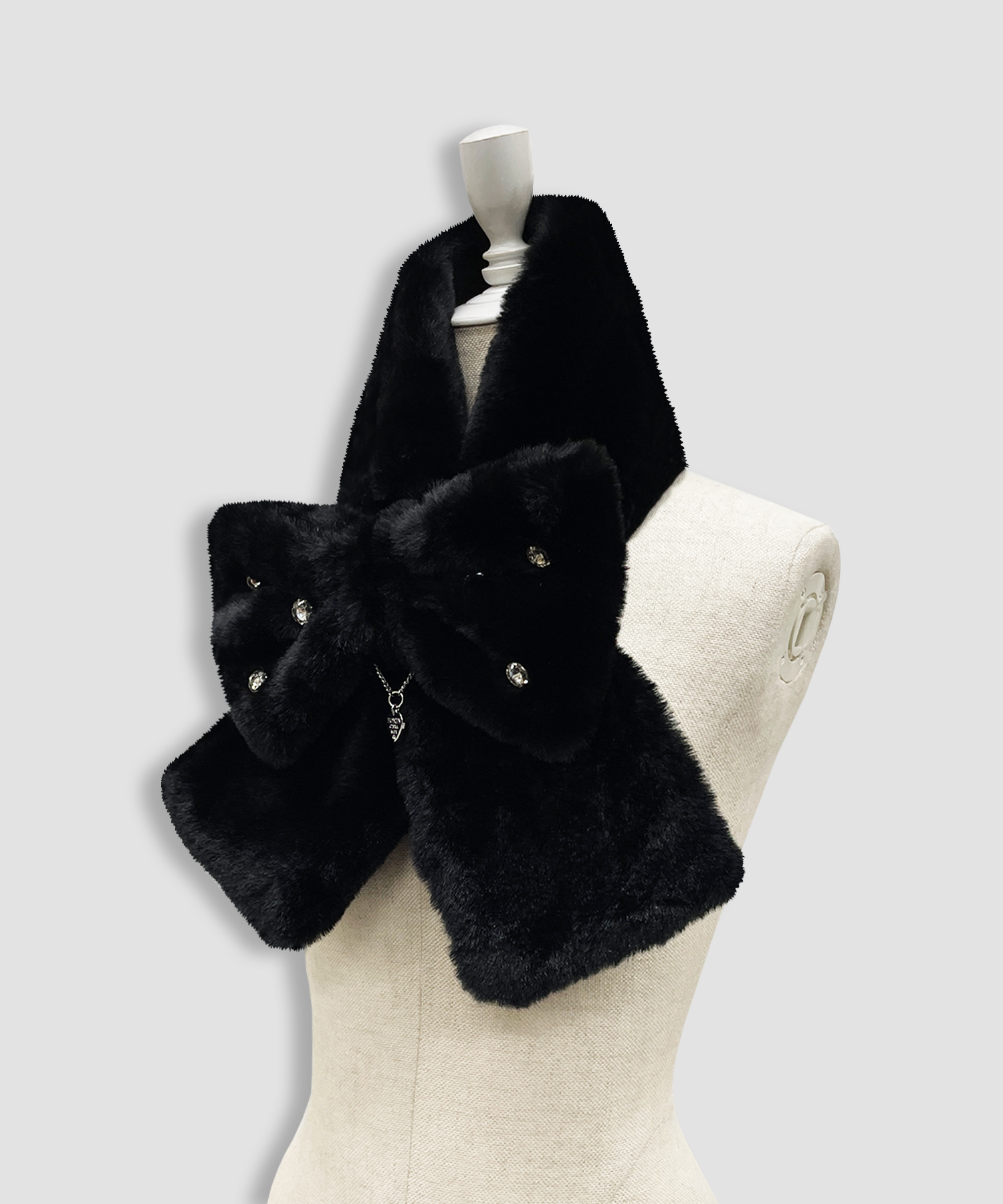 ロゴチャーム付きビジューリボンマフラー