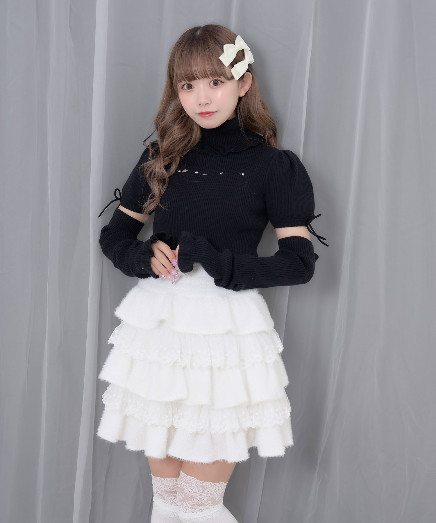 カットアウトラインストーンタートルニット