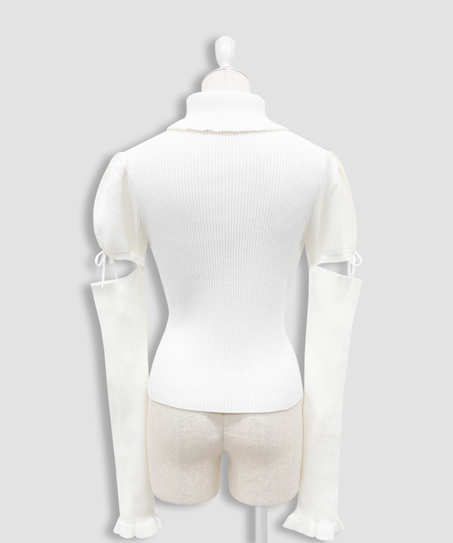 カットアウトラインストーンタートルニット