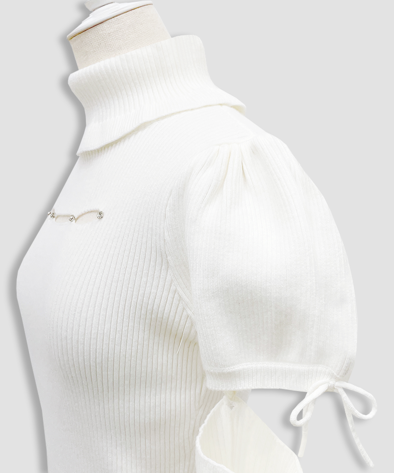 カットアウトラインストーンタートルニット