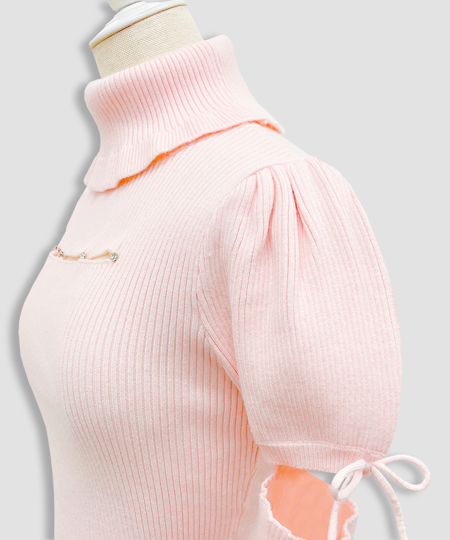 カットアウトラインストーンタートルニット