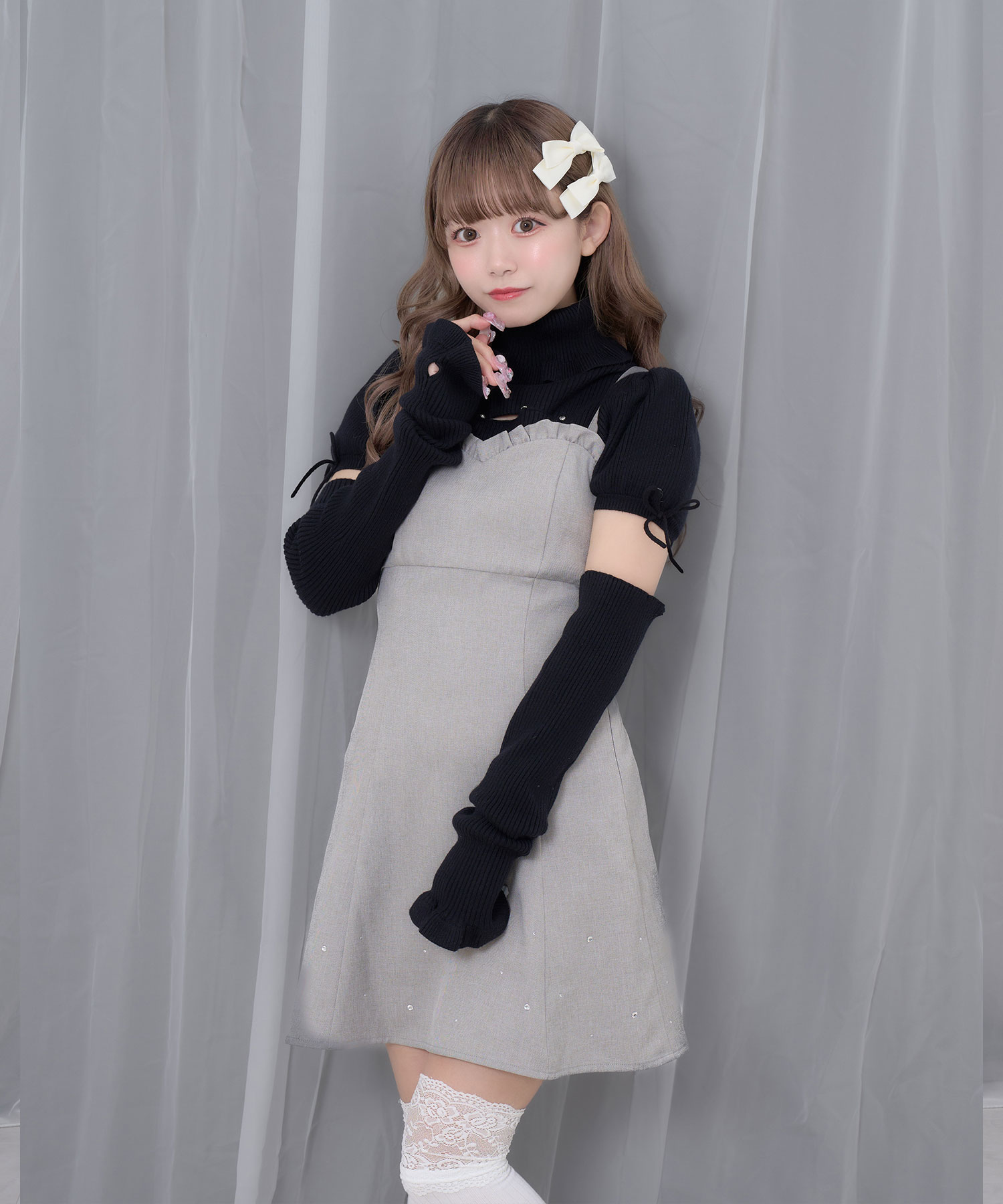 カットアウトラインストーンタートルニット