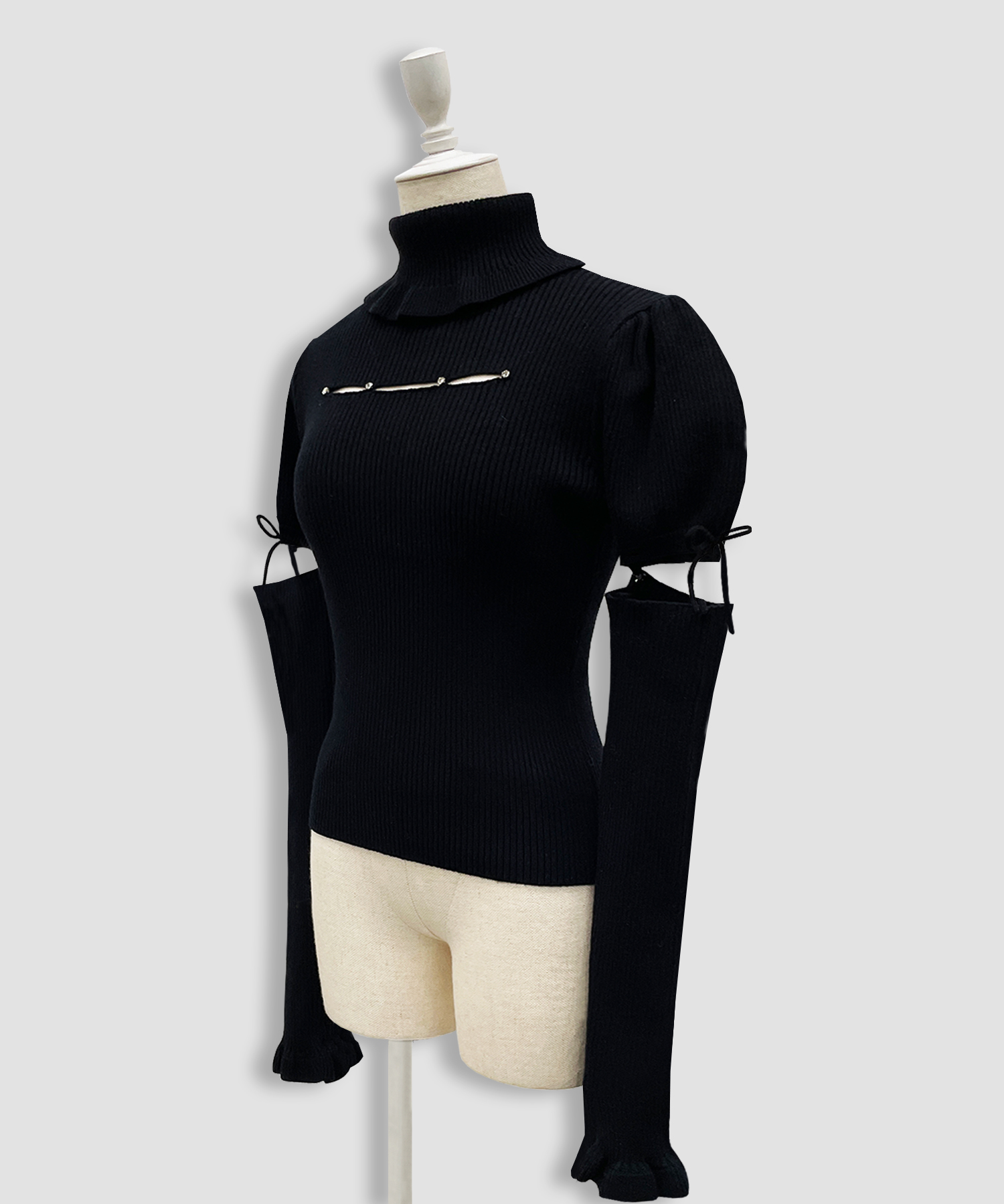 カットアウトラインストーンタートルニット