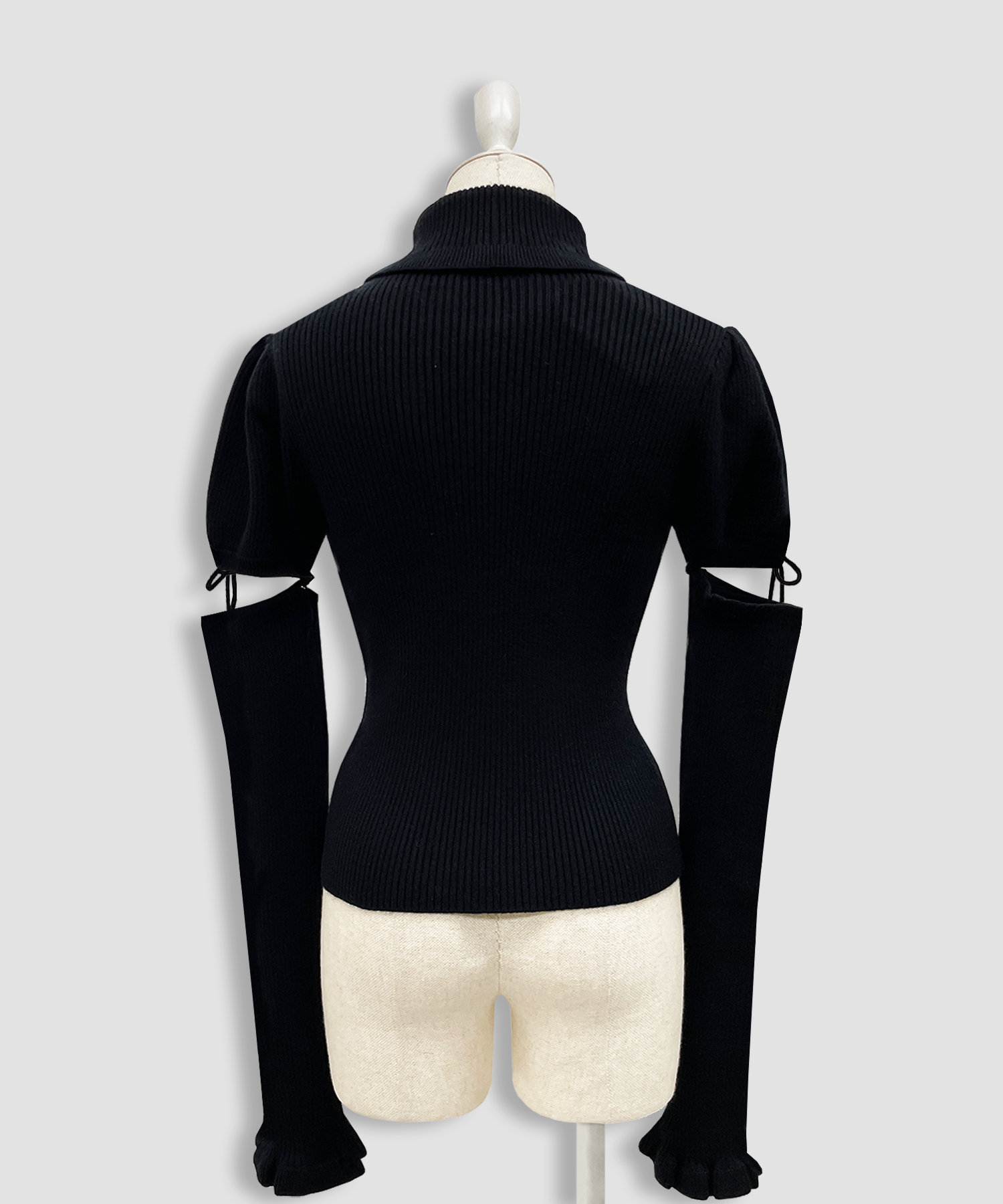 カットアウトラインストーンタートルニット