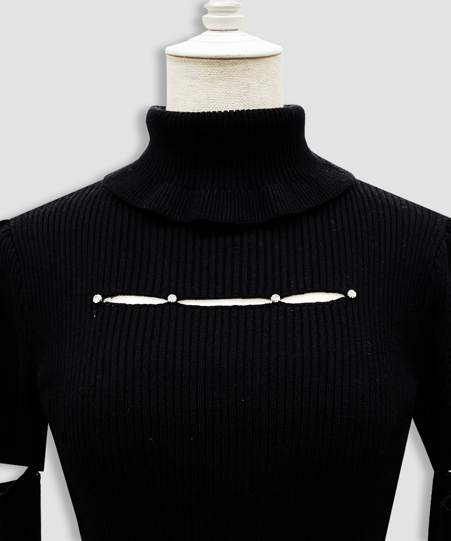 カットアウトラインストーンタートルニット