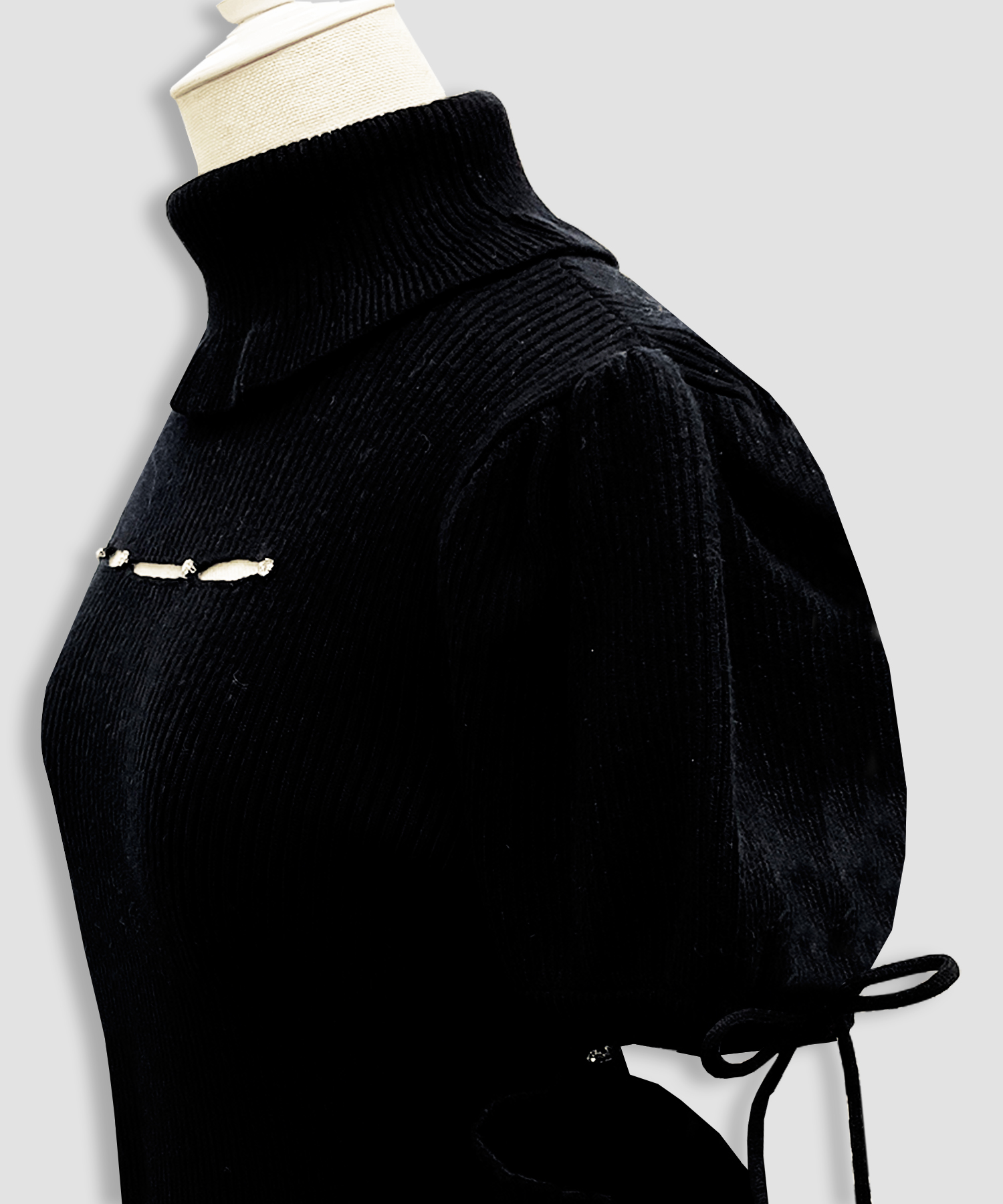 カットアウトラインストーンタートルニット