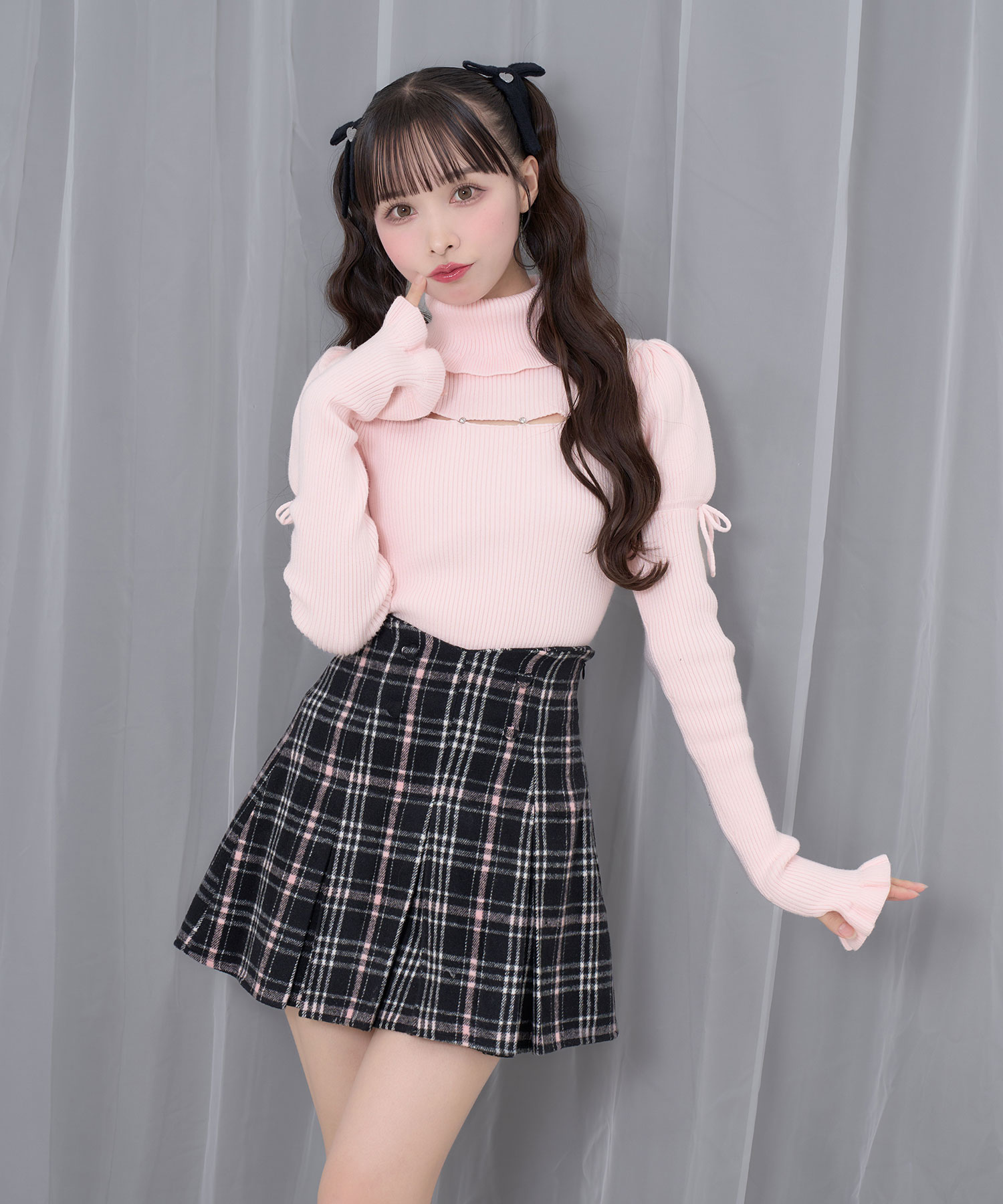 カットアウトラインストーンタートルニット