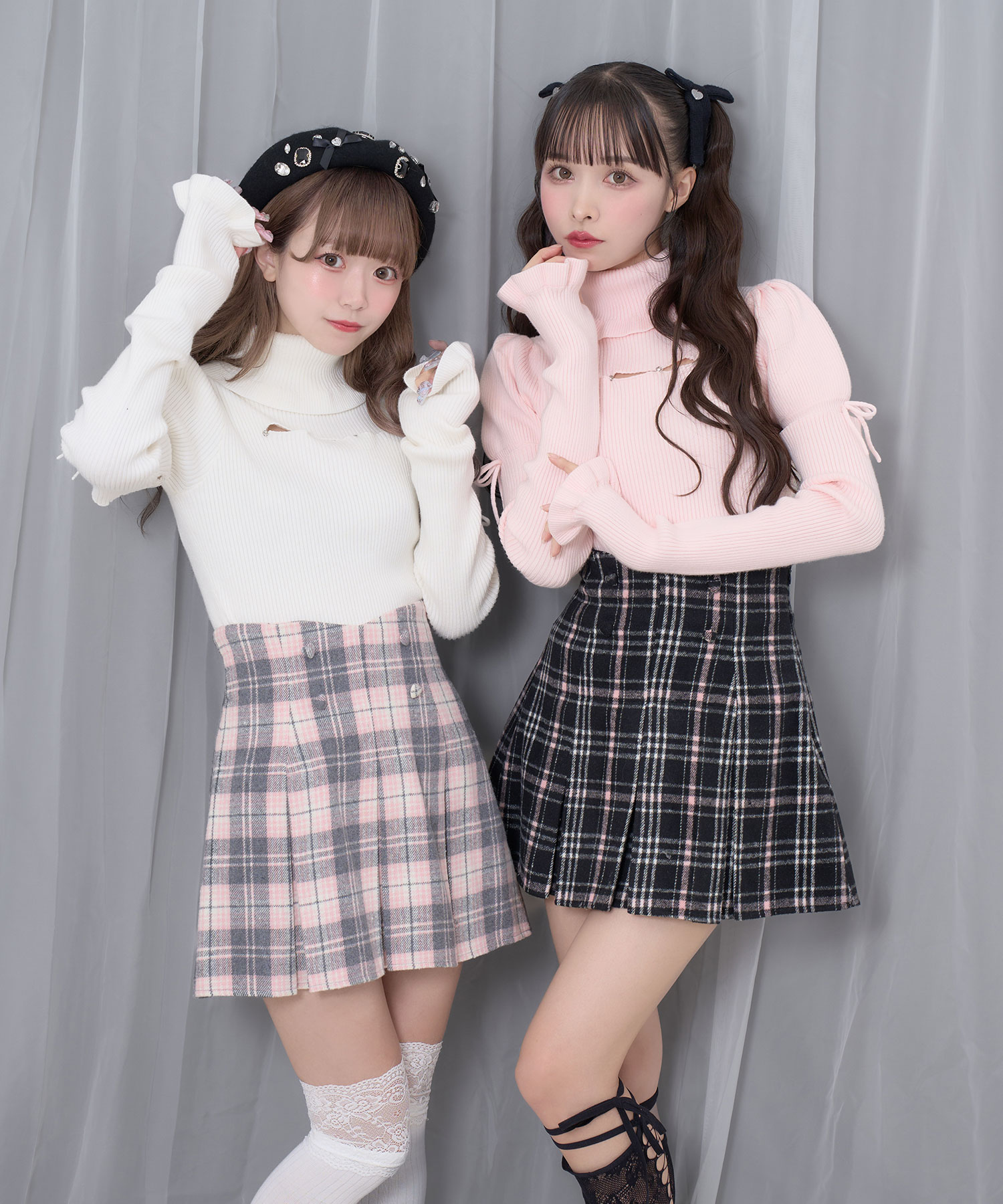 カットアウトラインストーンタートルニット