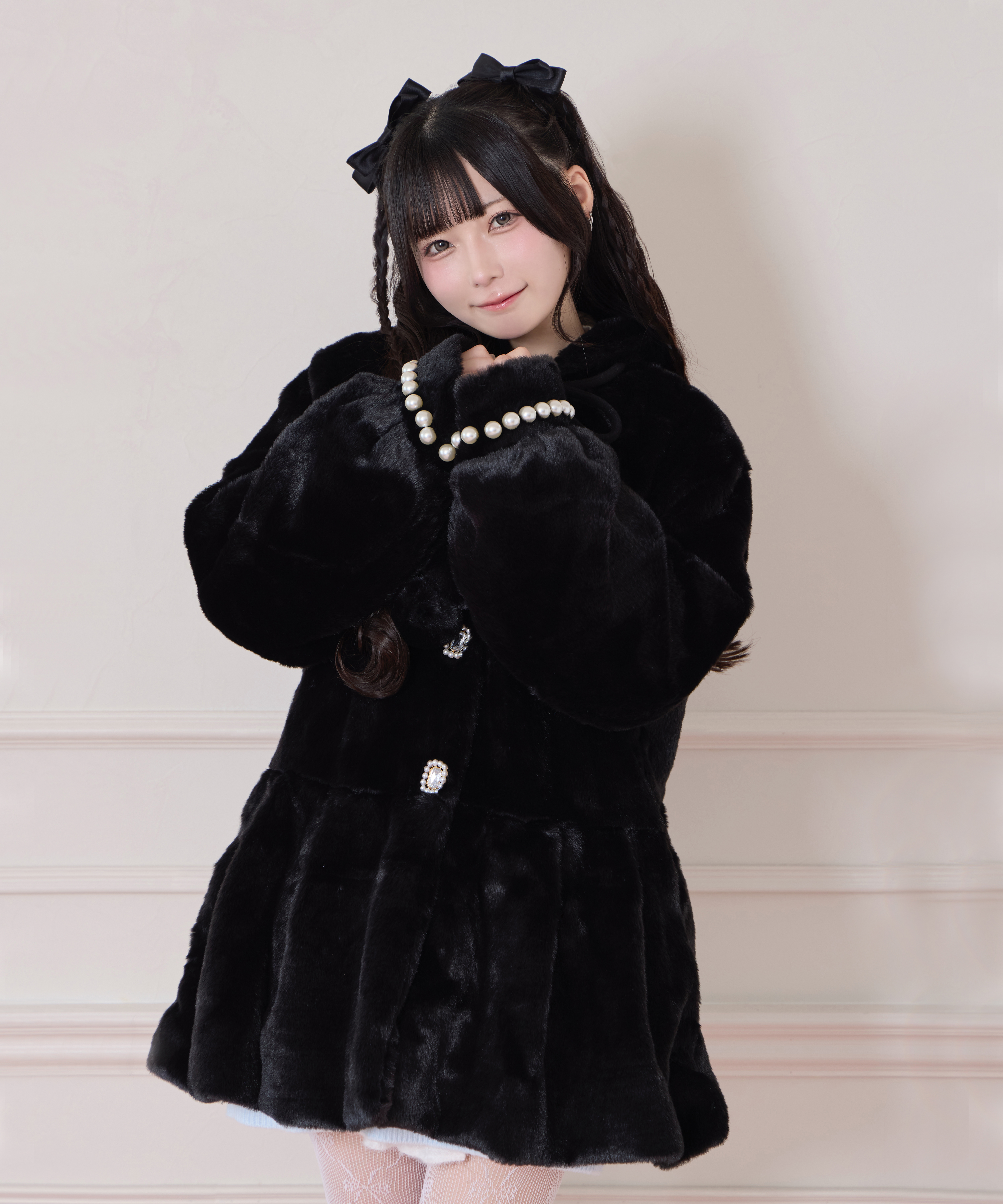 ブラック チェック襟 リボン付き バックのうさぎ達が可愛いジャンパー ぽんぽんリボンうさみみエコファーコート – BUNNY APARTMENT