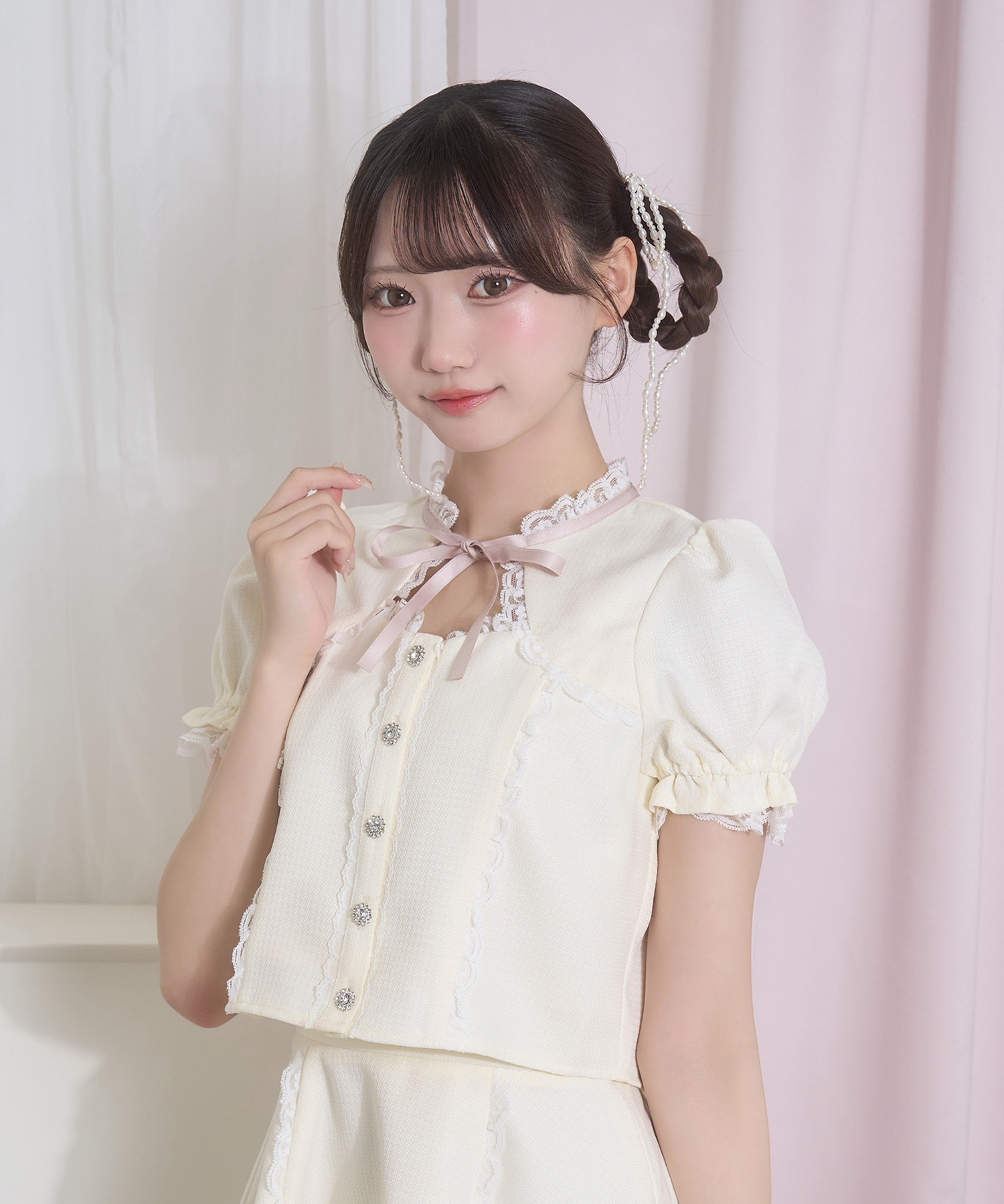 胸元あきレースセットアップ