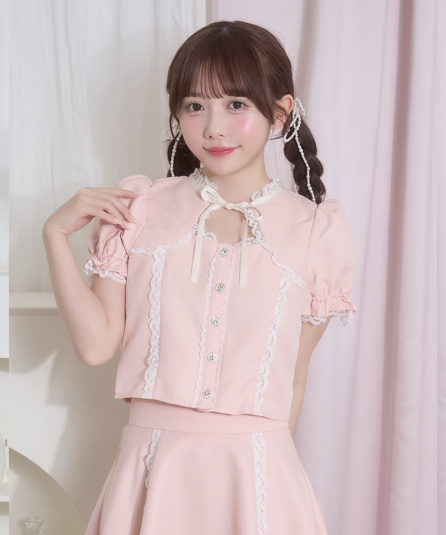 胸元あきレースセットアップ