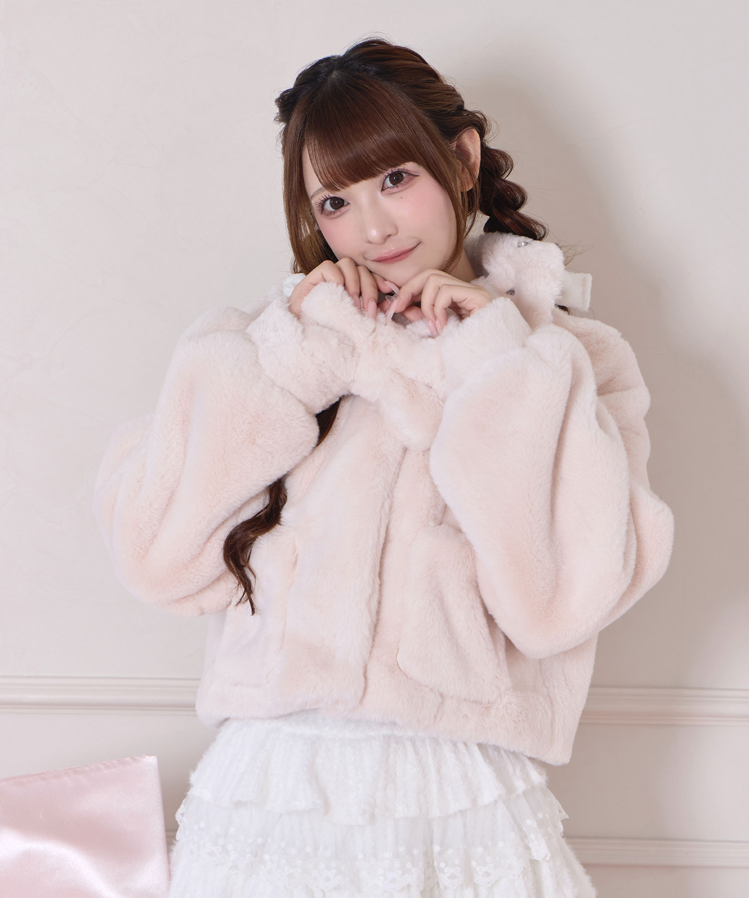 ビジュー衿エコファーリボンコート