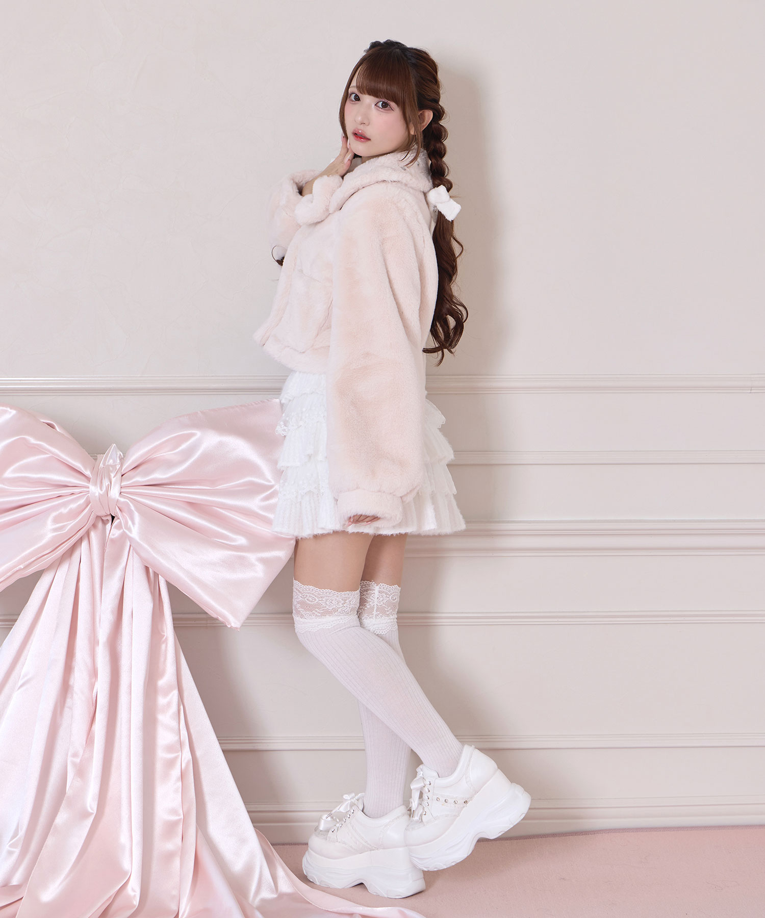 ビジュー衿エコファーリボンコート