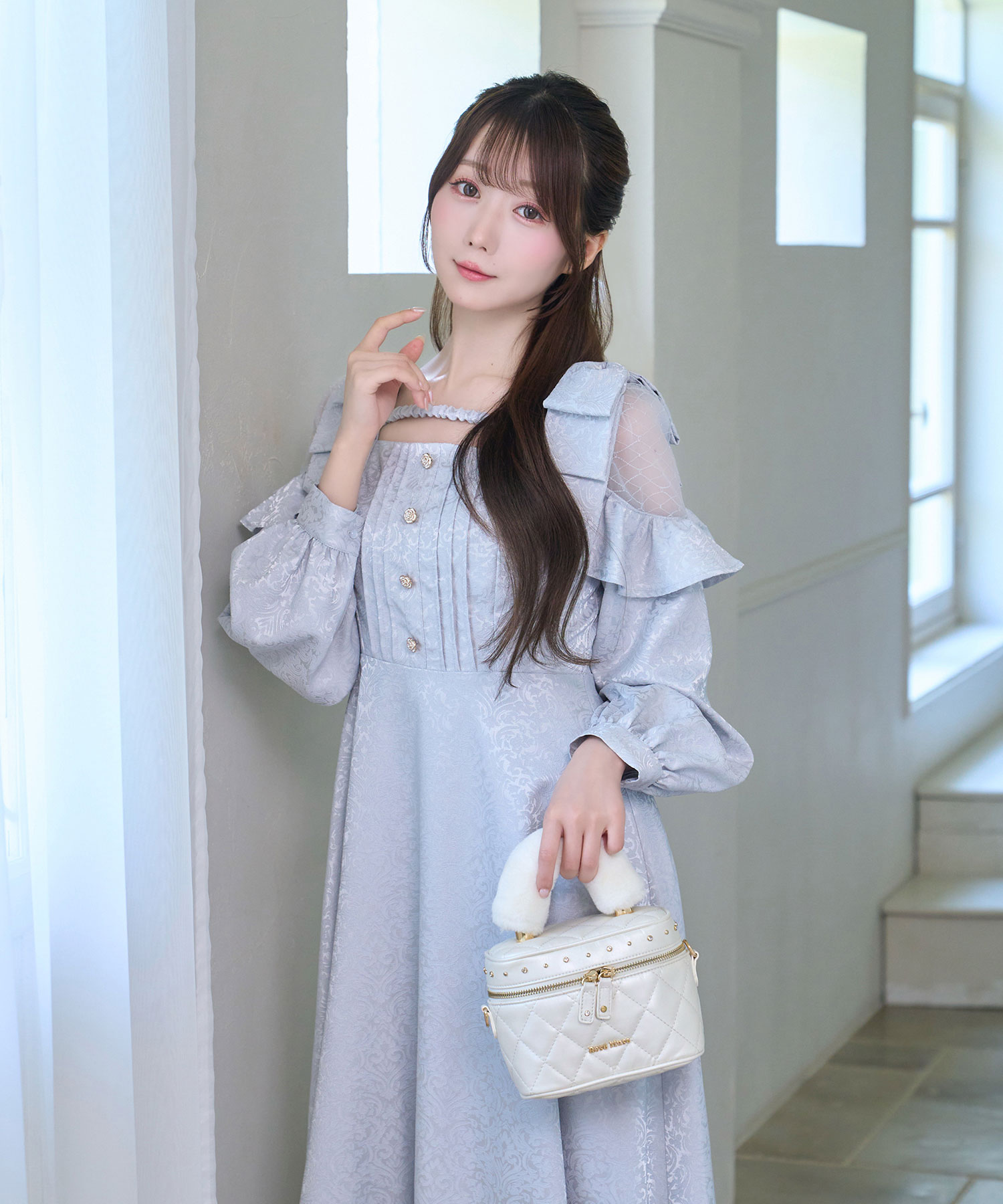 【Special Gift Fair】mini vanity with detachable fur handle