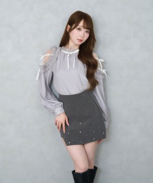 Shoulder frills Ribbon blouse