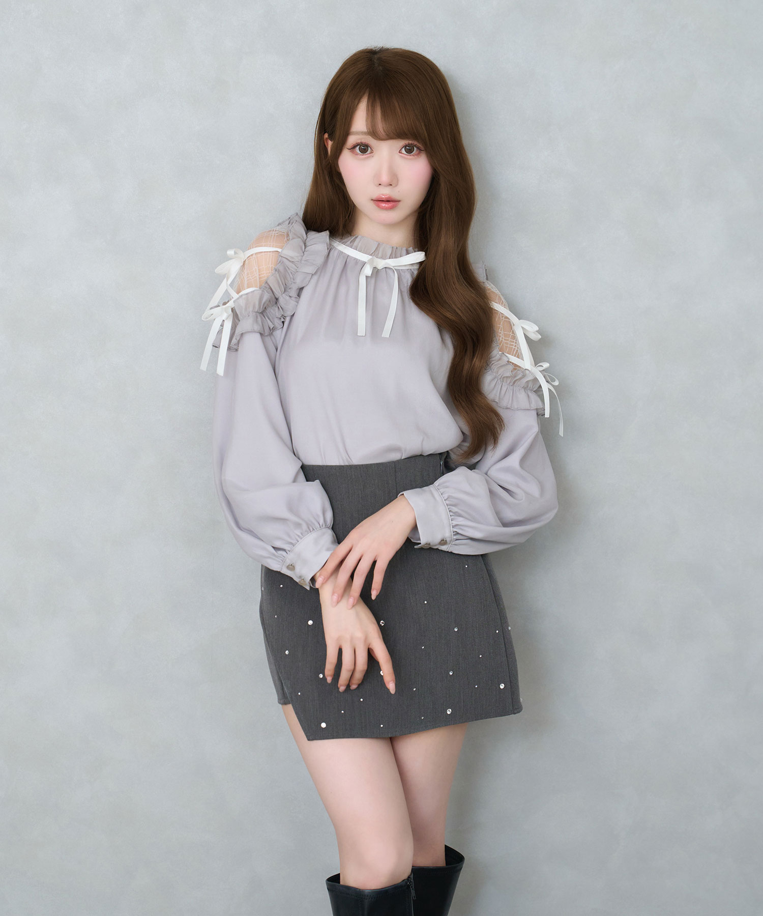 Shoulder frills Ribbon blouse