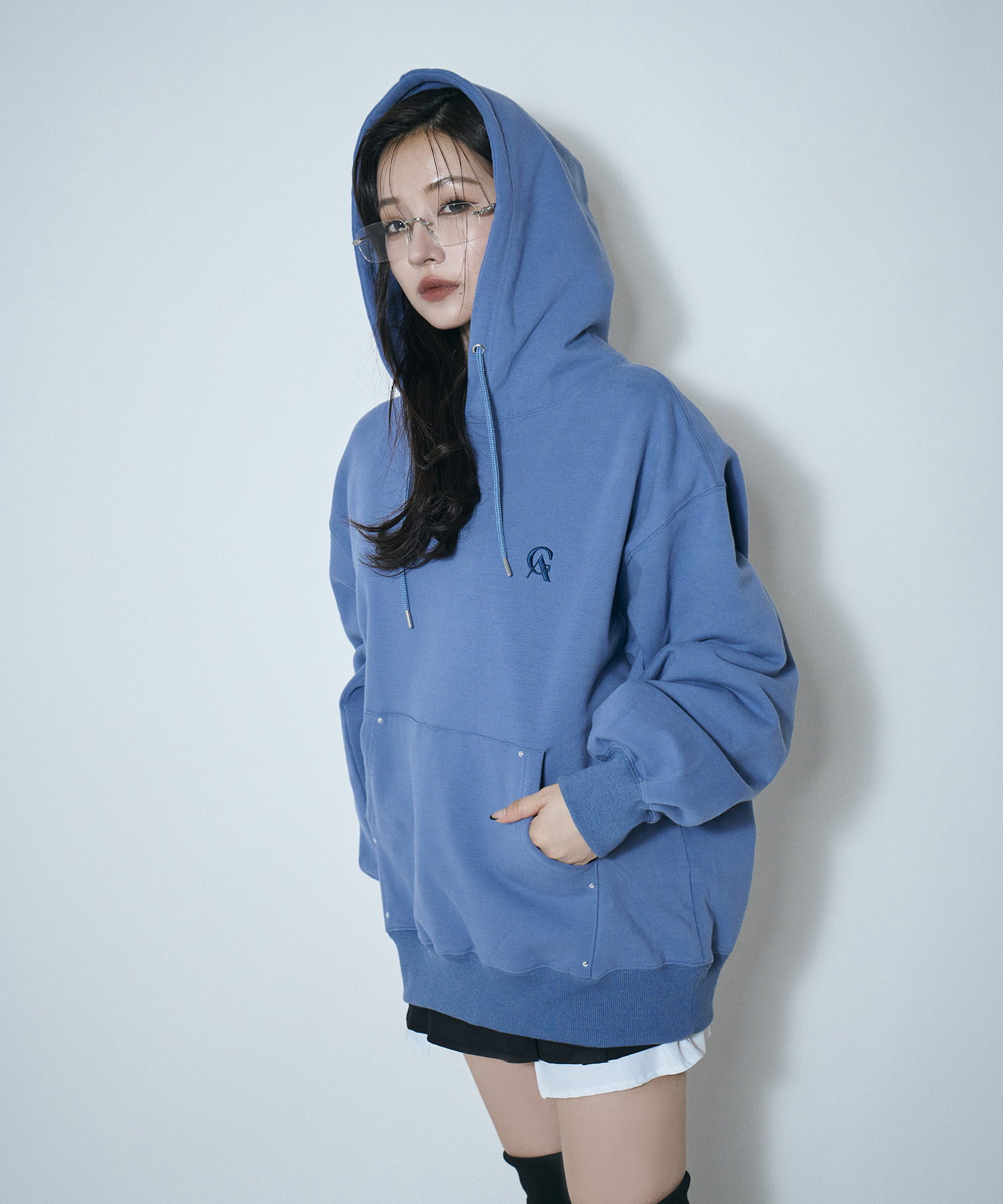 UNISEX 裏起毛パッチロゴパーカー