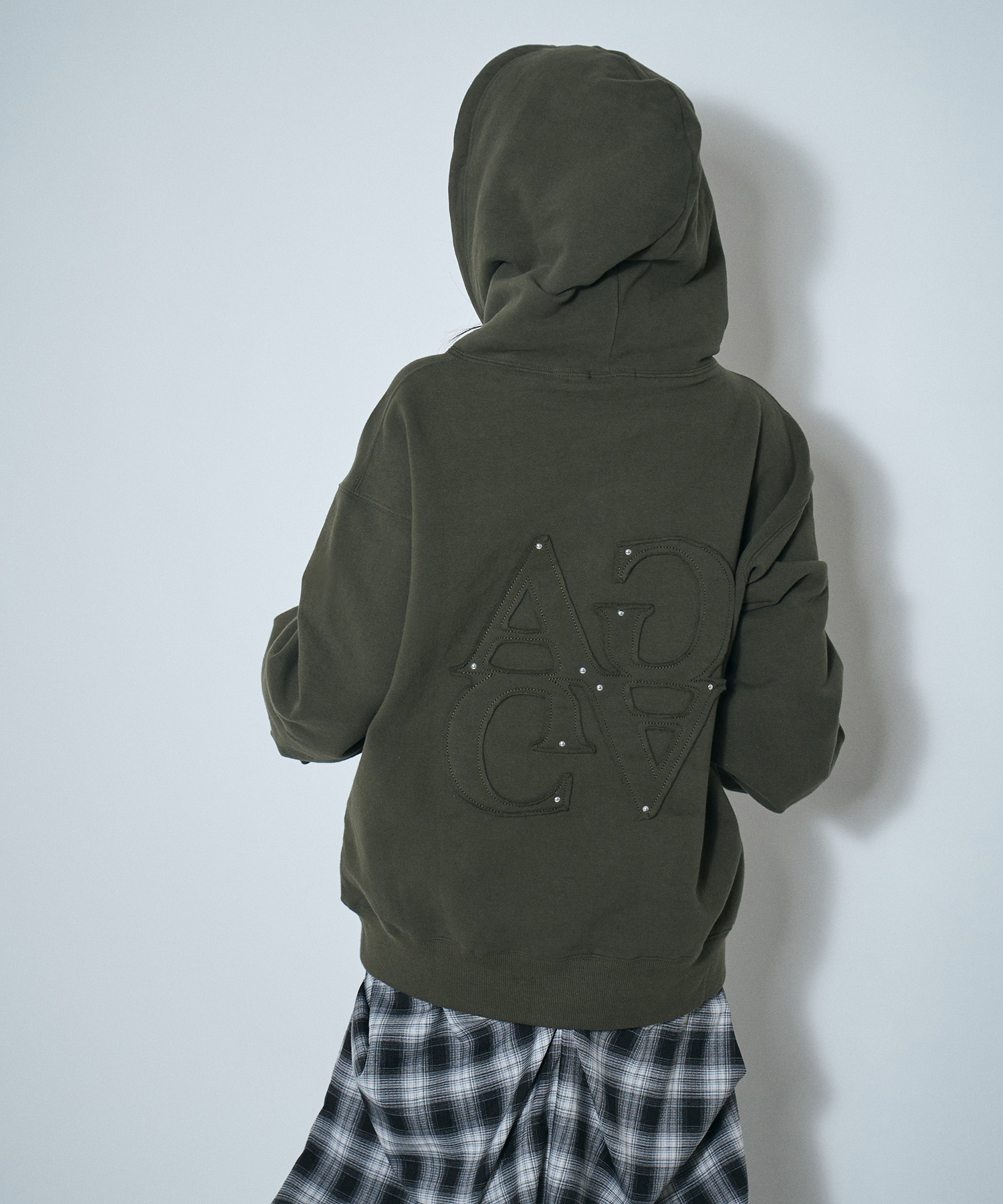 UNISEX 裏起毛パッチロゴパーカー