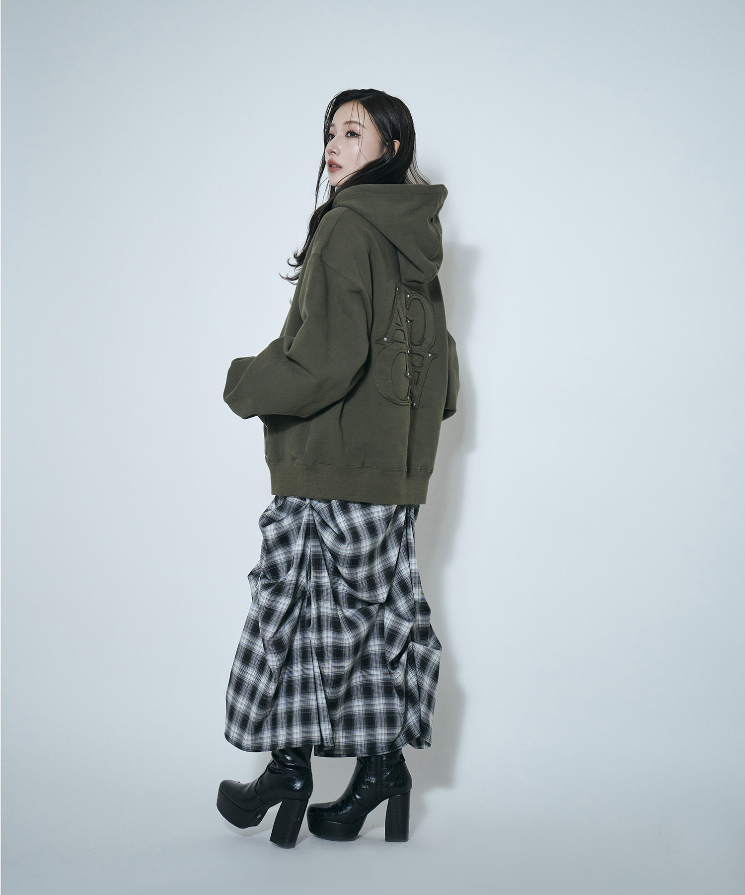 UNISEX 裏起毛パッチロゴパーカー