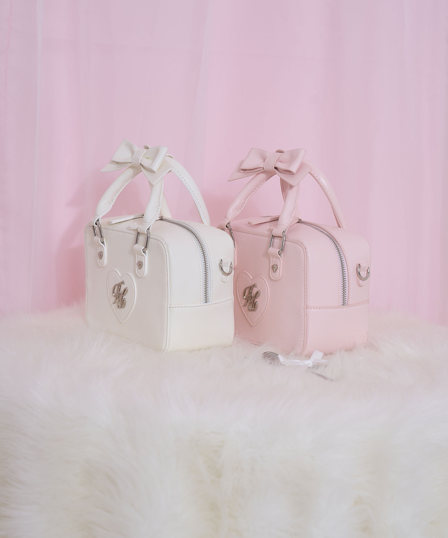 ハンドルリボンハートロゴバッグ