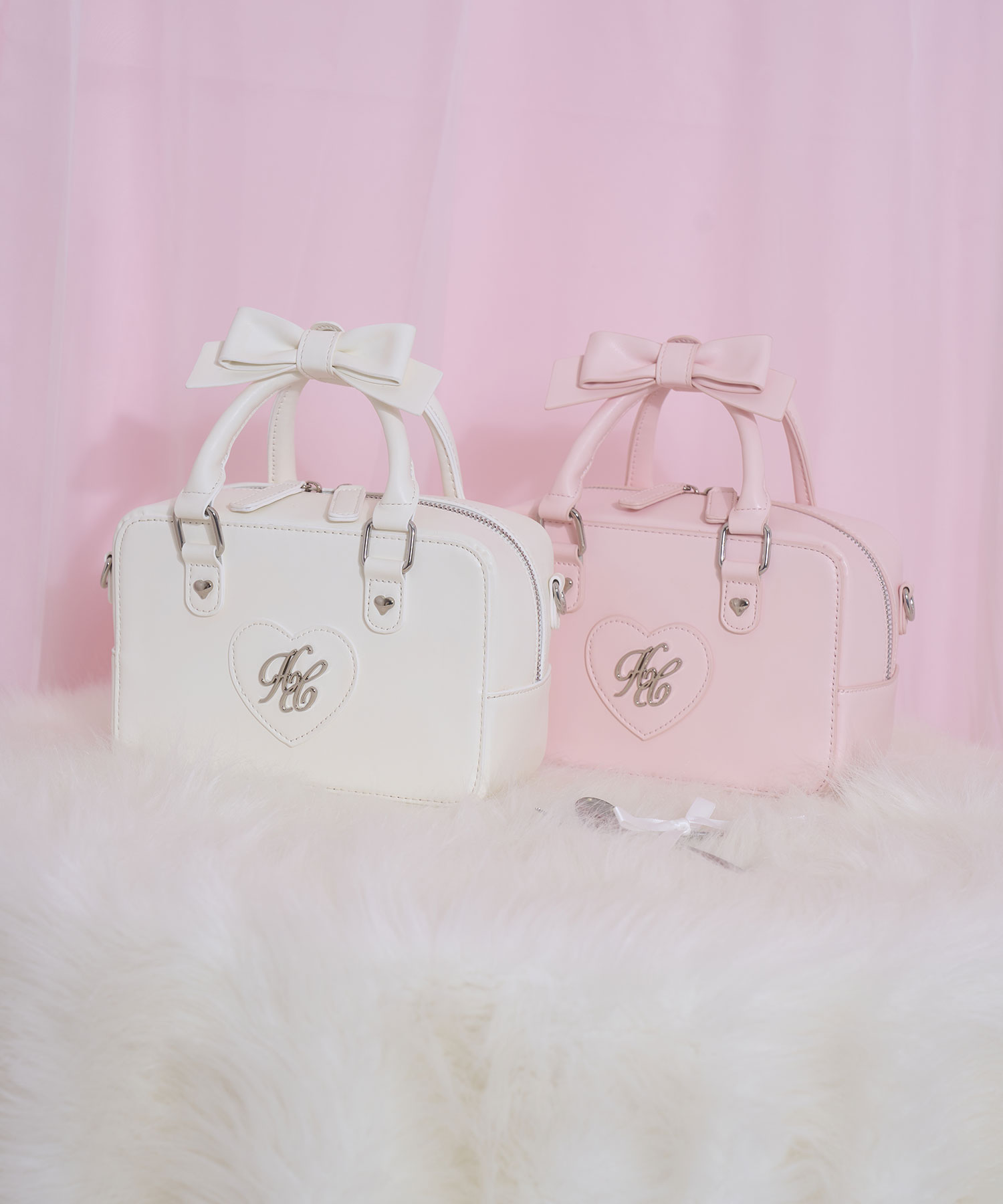 ハンドルリボンハートロゴバッグ