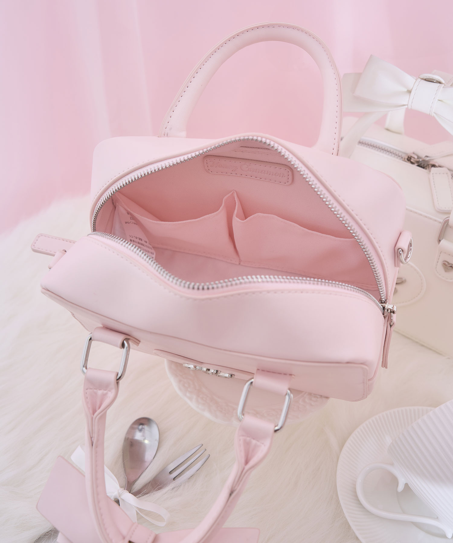 ハンドルリボンハートロゴバッグ