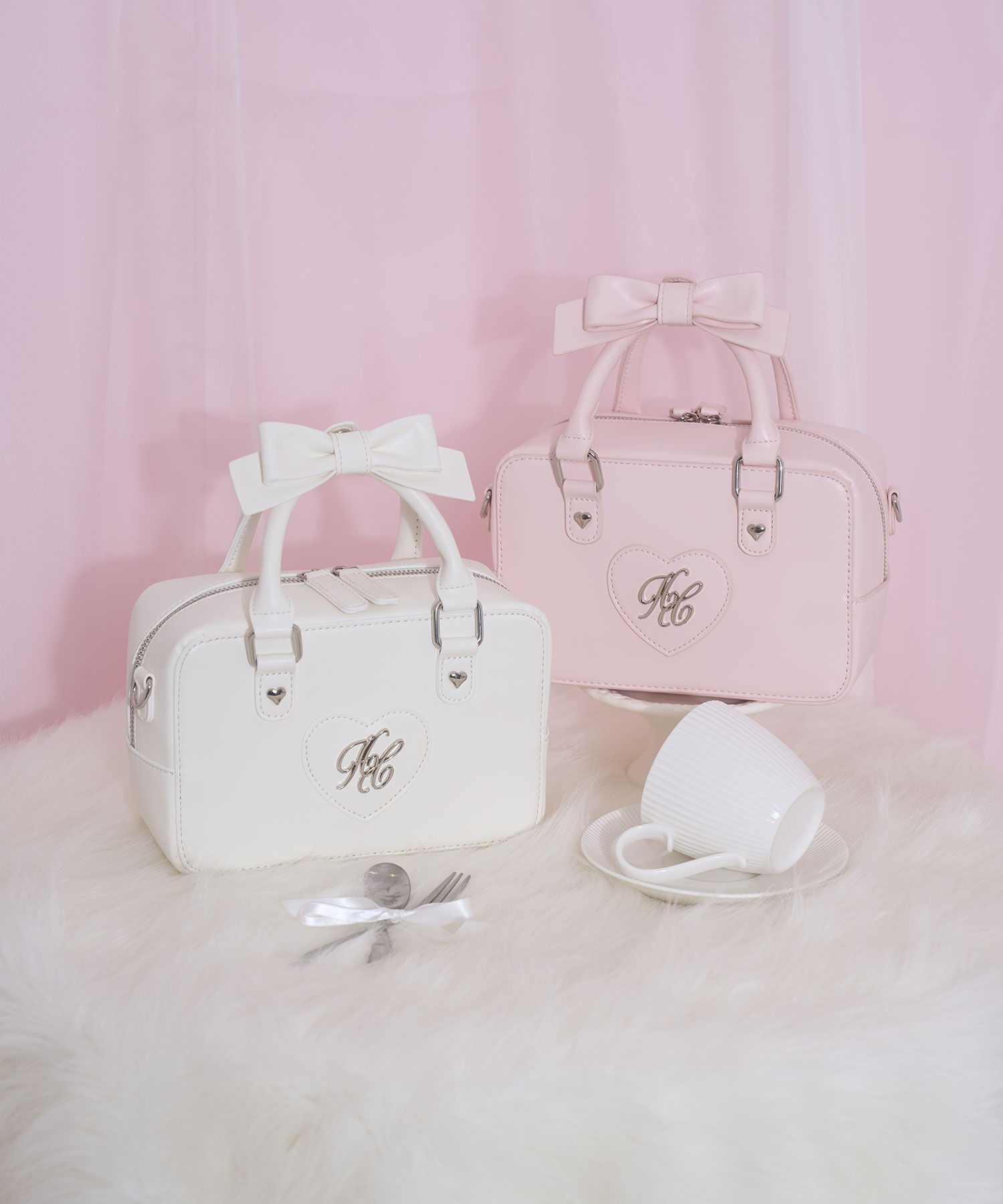 ハンドルリボンハートロゴバッグ