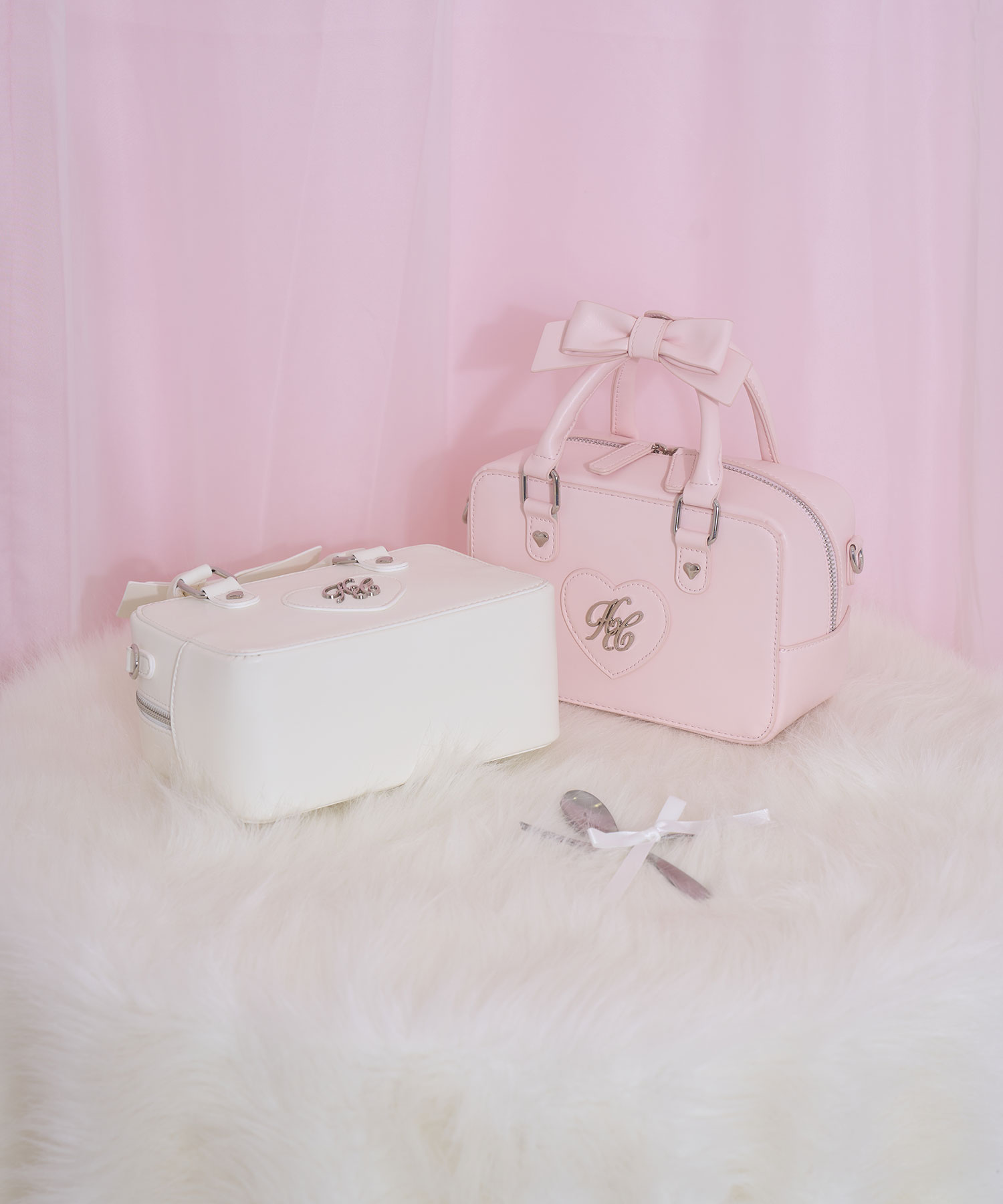 ハンドルリボンハートロゴバッグ