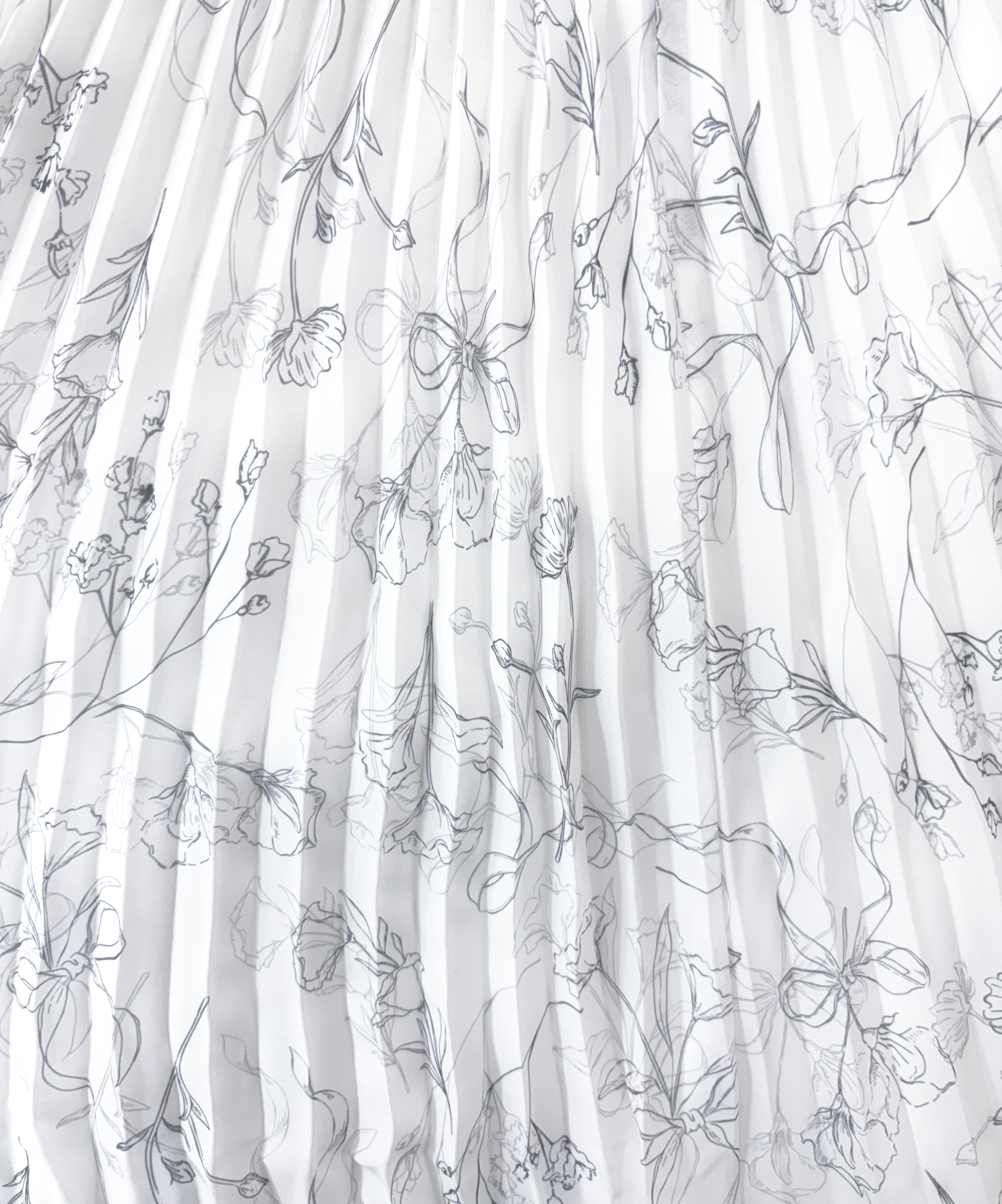 Floral line pleats chiffondress