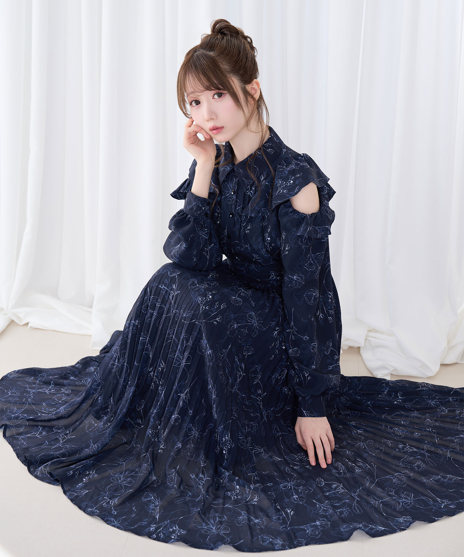 Floral line pleats chiffondress