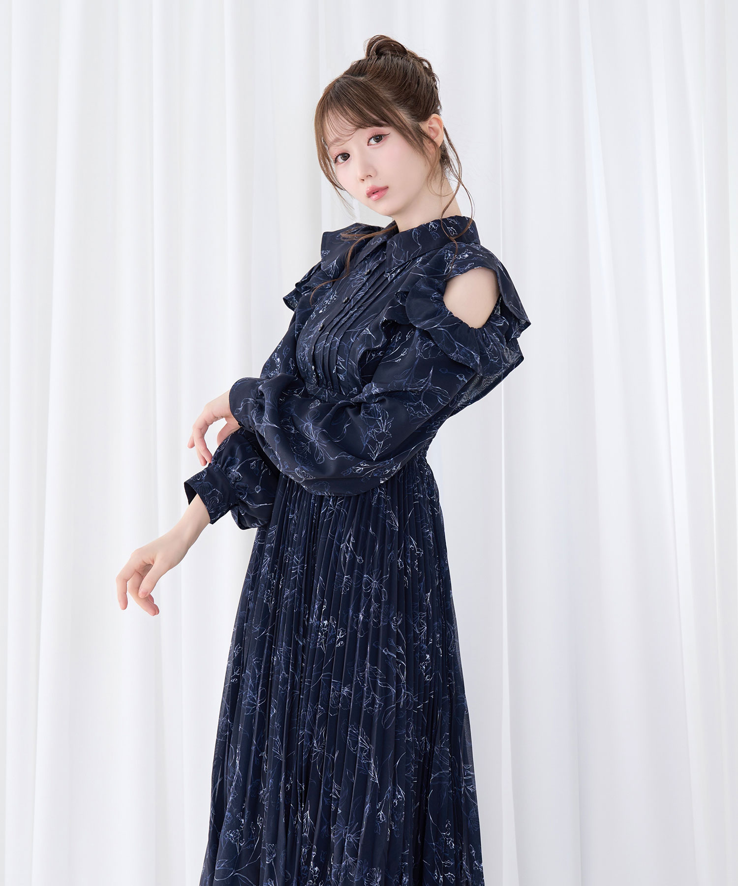 Floral line pleats chiffondress