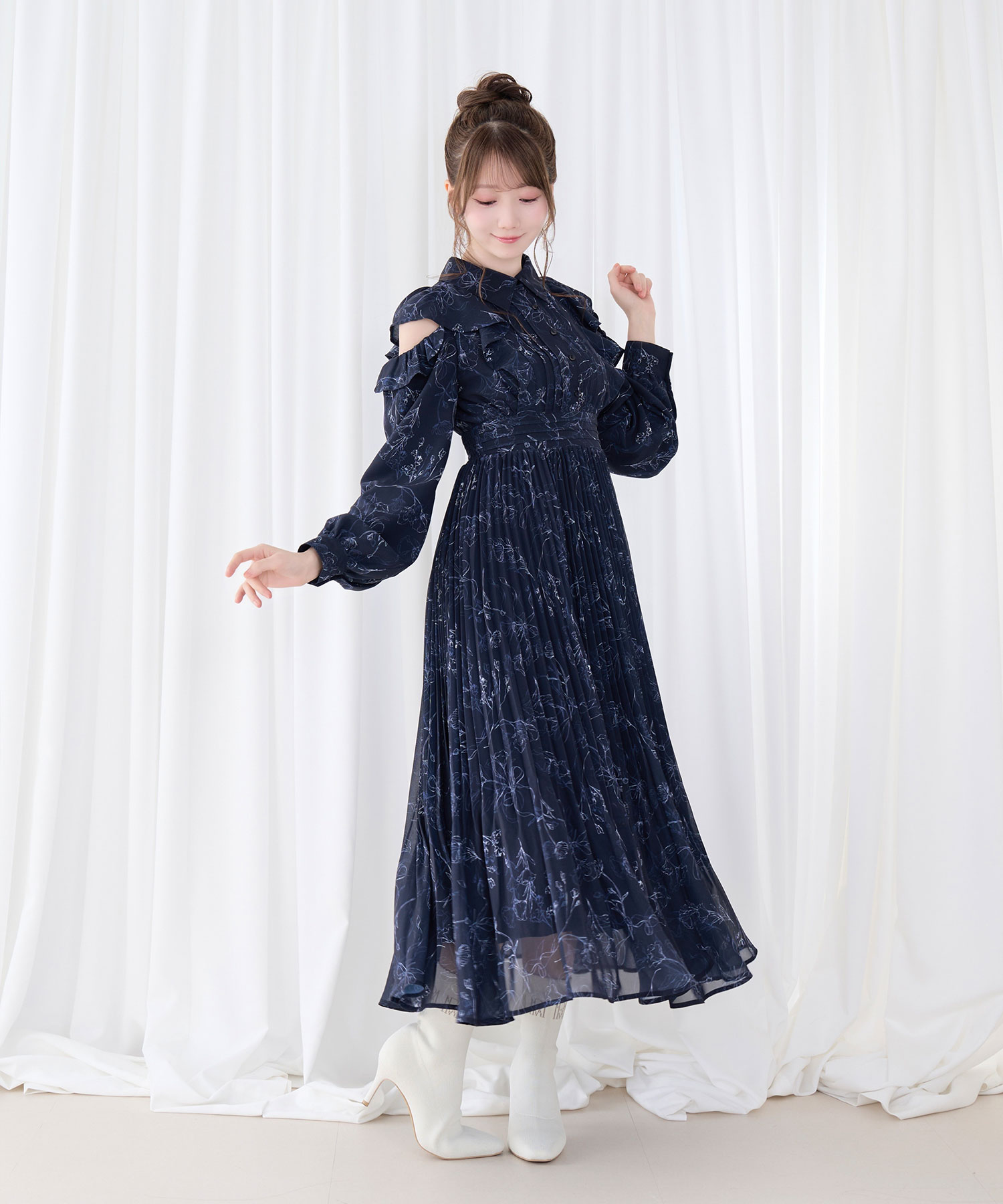 Floral line pleats chiffondress