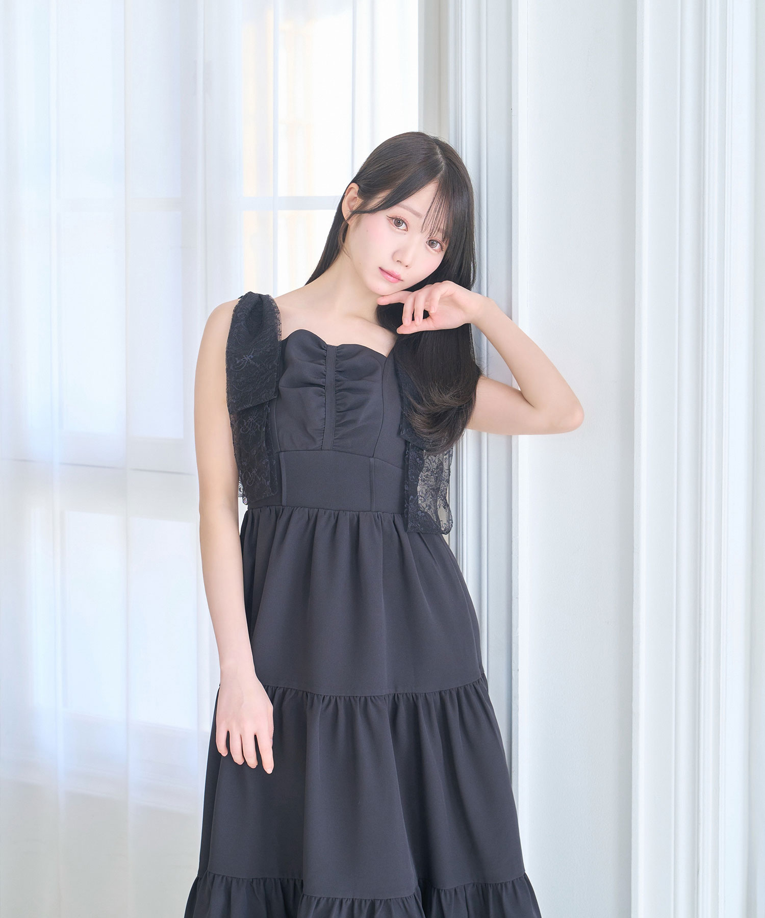 Lace ribbon tiered dress