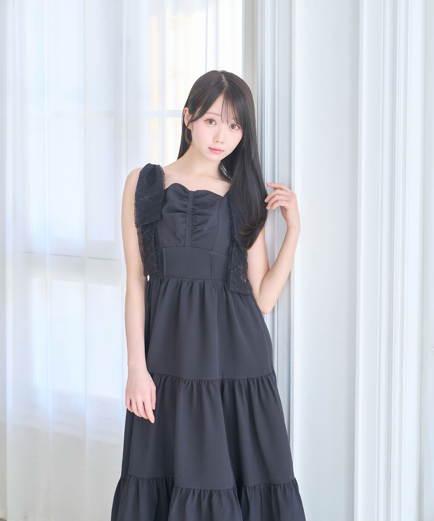 Lace ribbon tiered dress