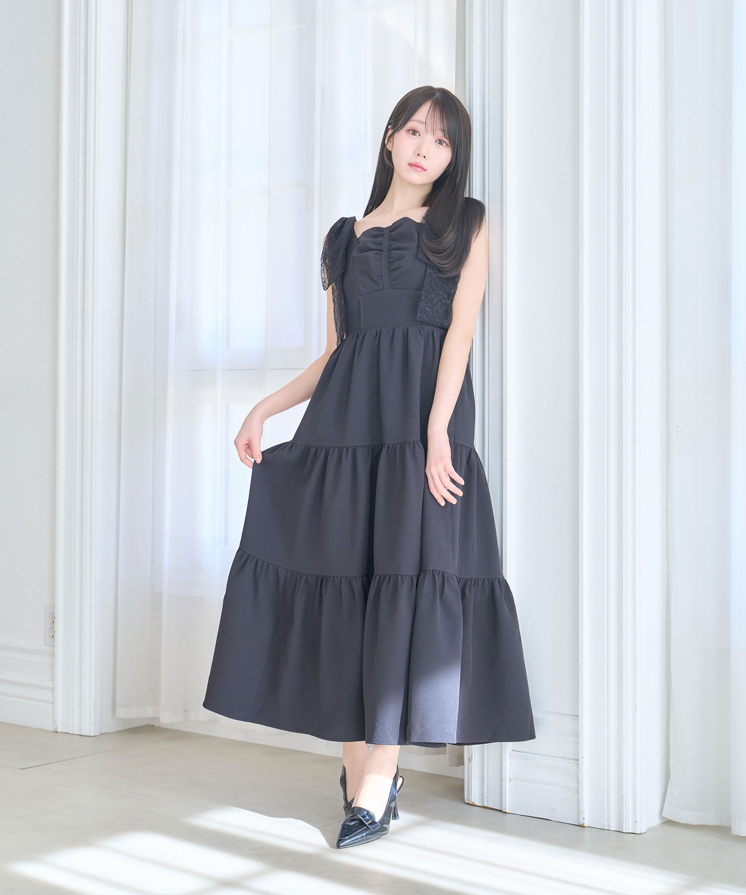 Lace ribbon tiered dress