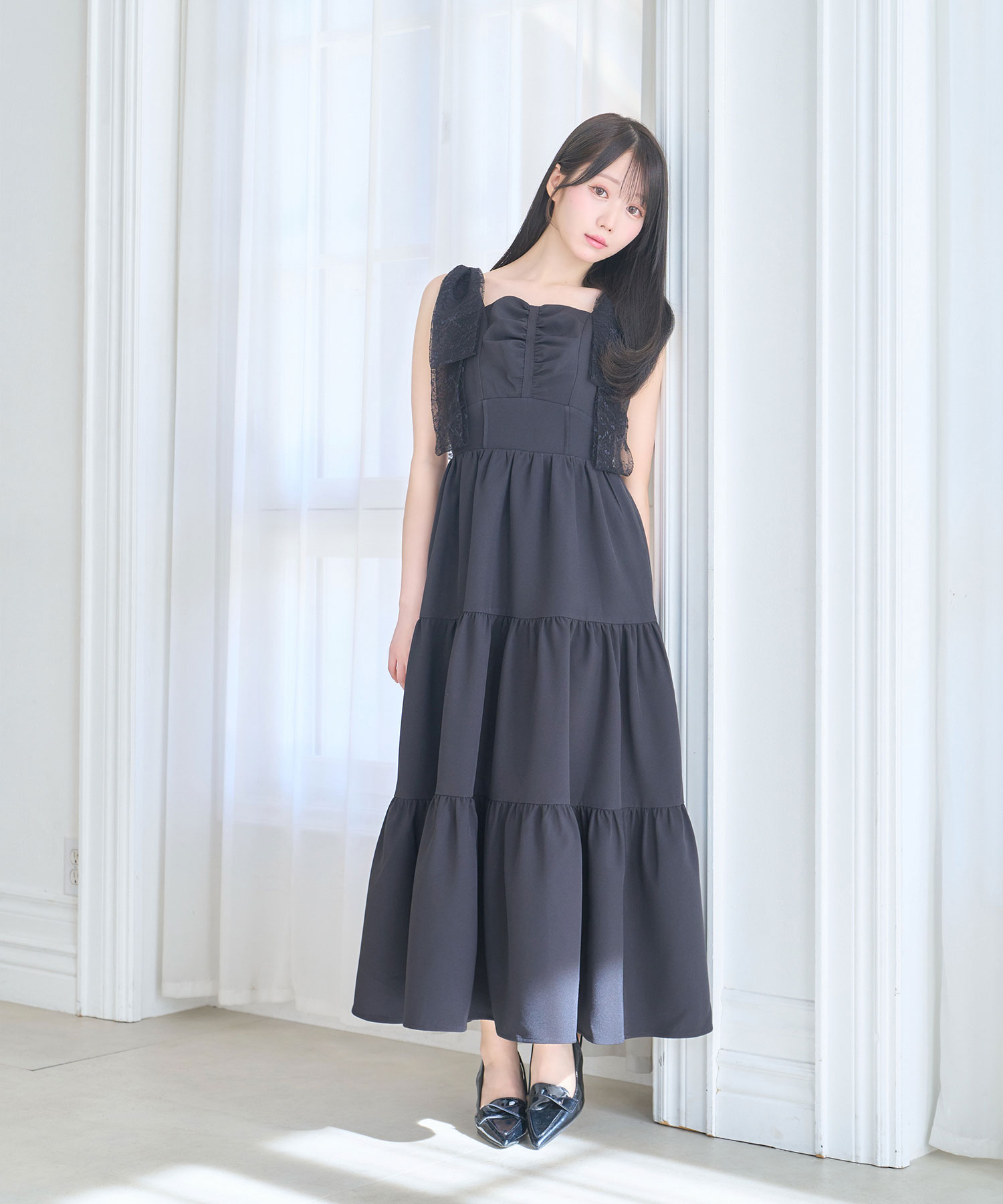 Lace ribbon tiered dress