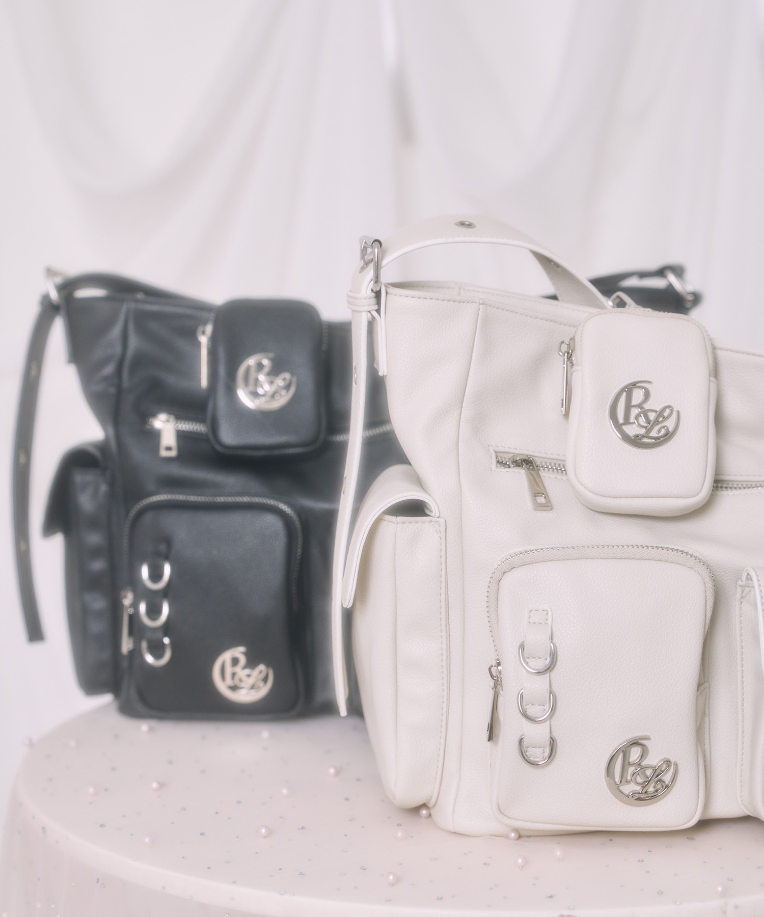 メニーポケットメッセンジャーバッグ / ブラック