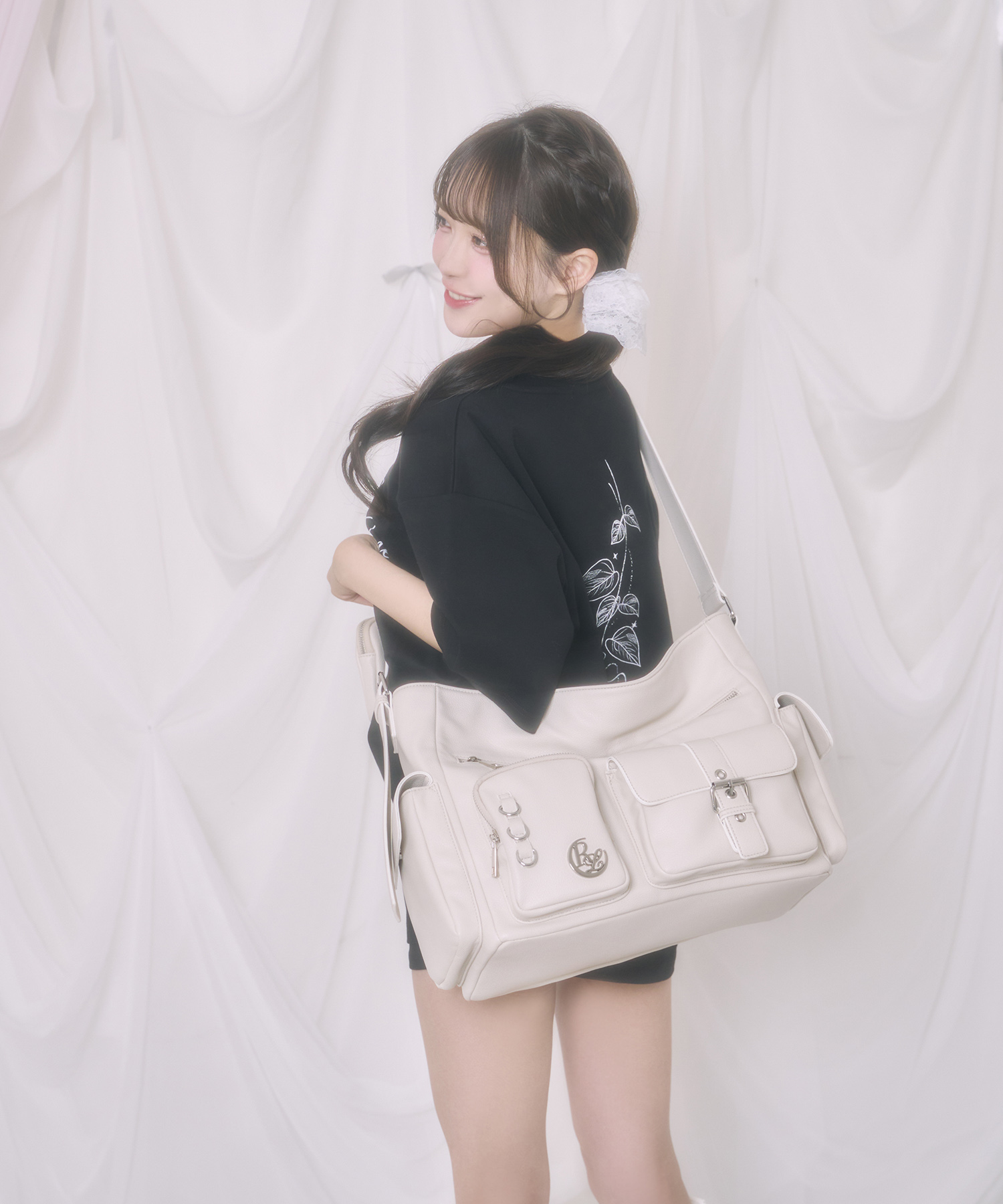 メニーポケットメッセンジャーバッグ / アイボリー