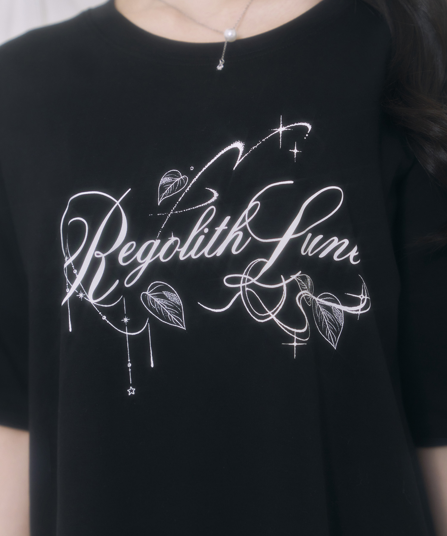 UNISEX Regolith Lune Tシャツ / ブラック – BUNNY APARTMENT