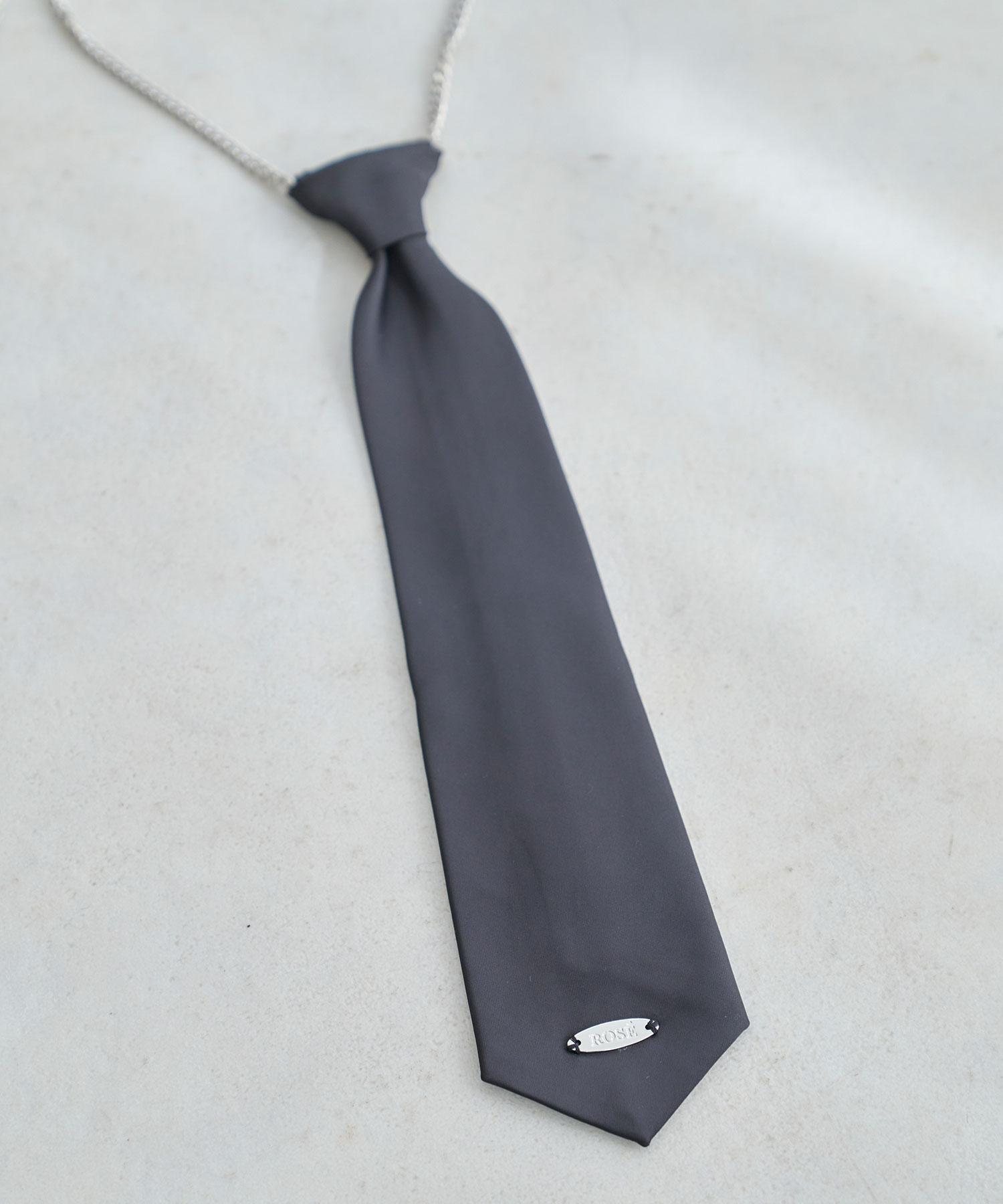 Chain satin tie