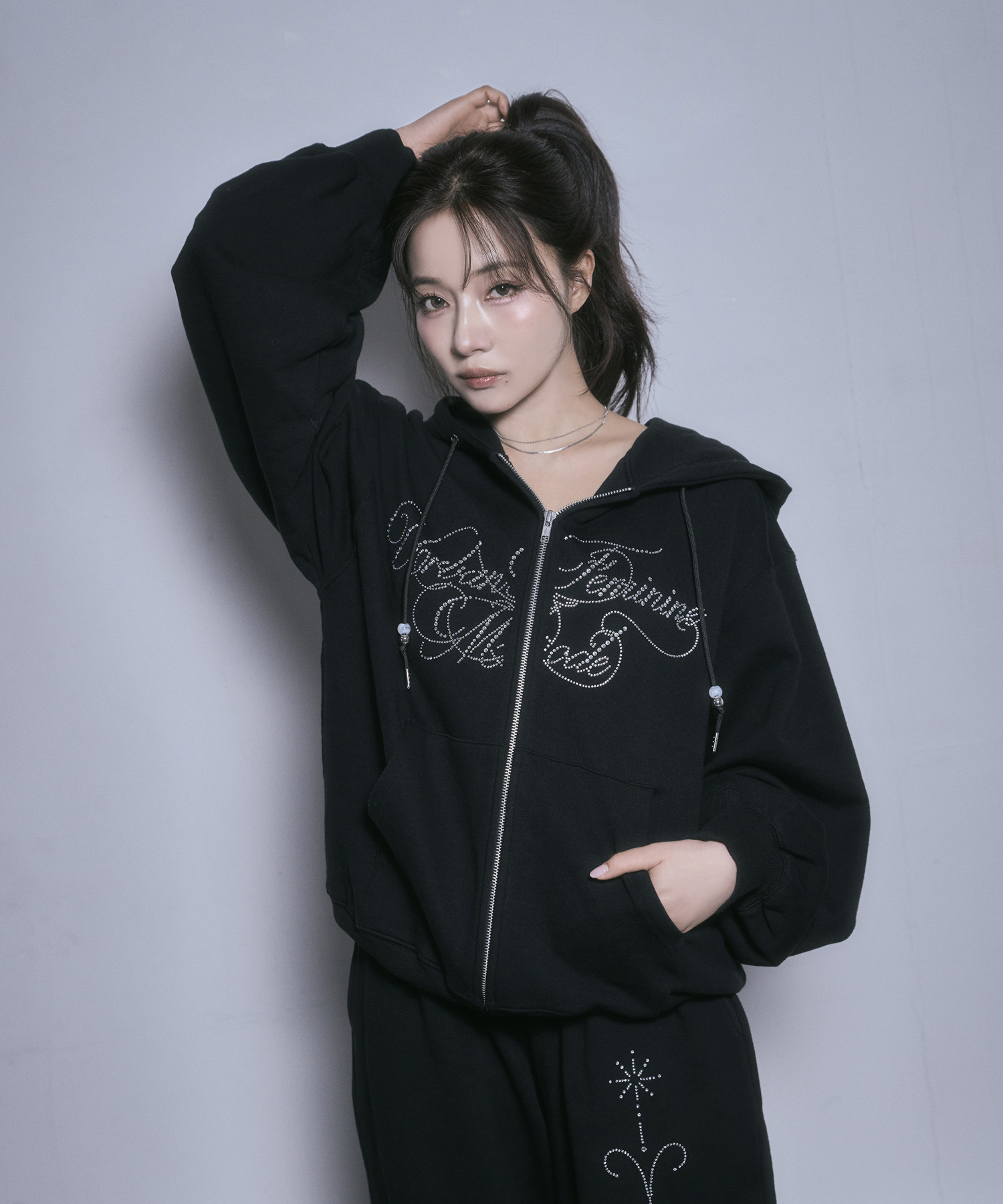 ラインストーンロゴジップパーカー