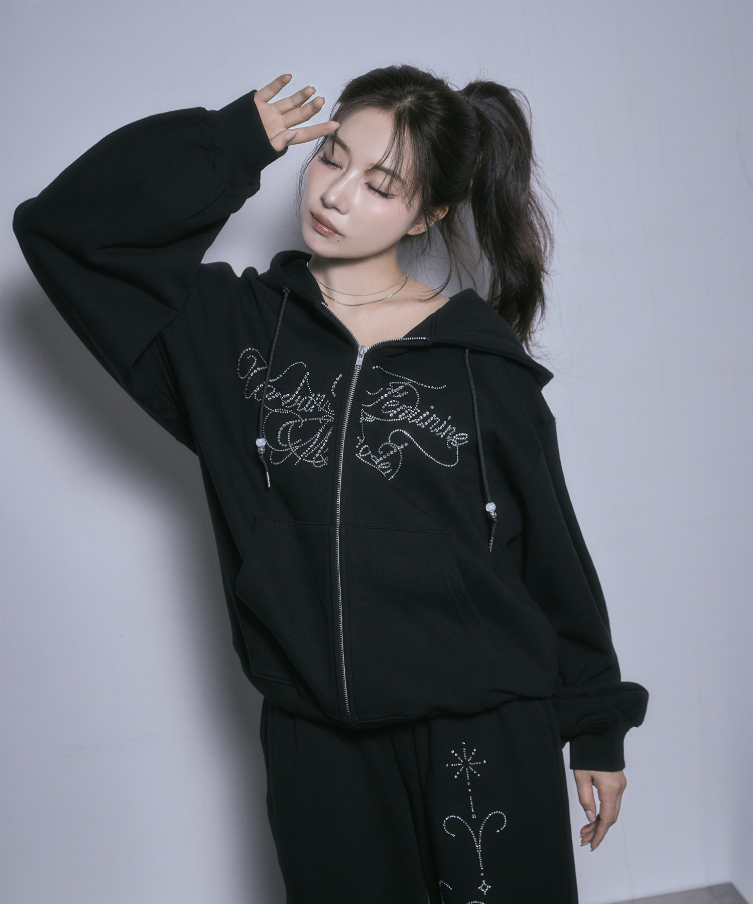 ラインストーンロゴジップパーカー