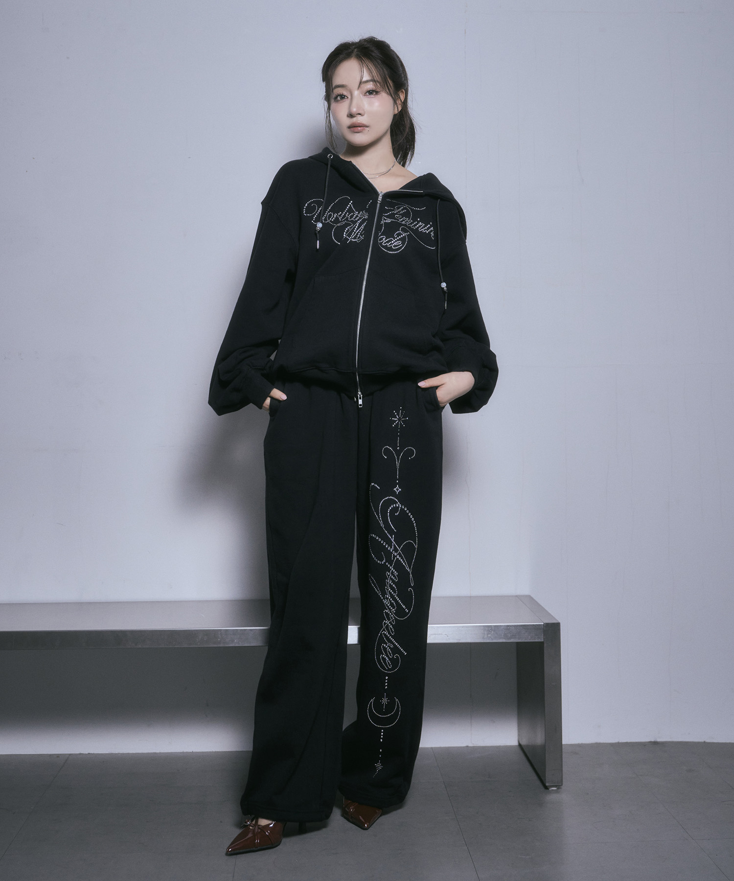 ラインストーンロゴジップパーカー