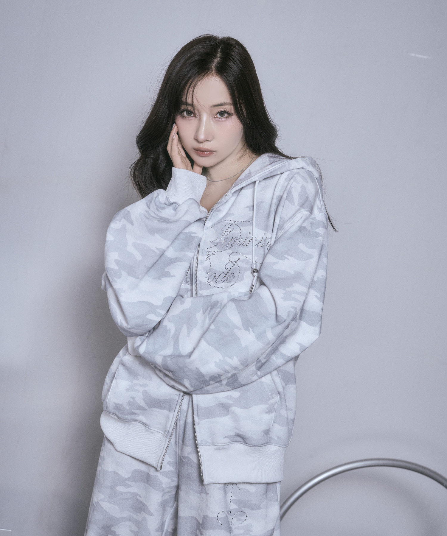 ラインストーンロゴジップパーカー