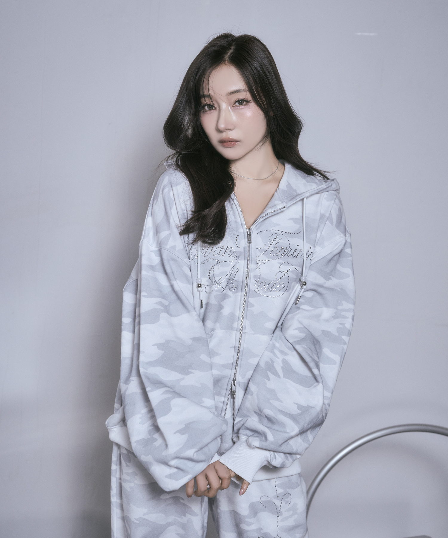 ラインストーンロゴジップパーカー