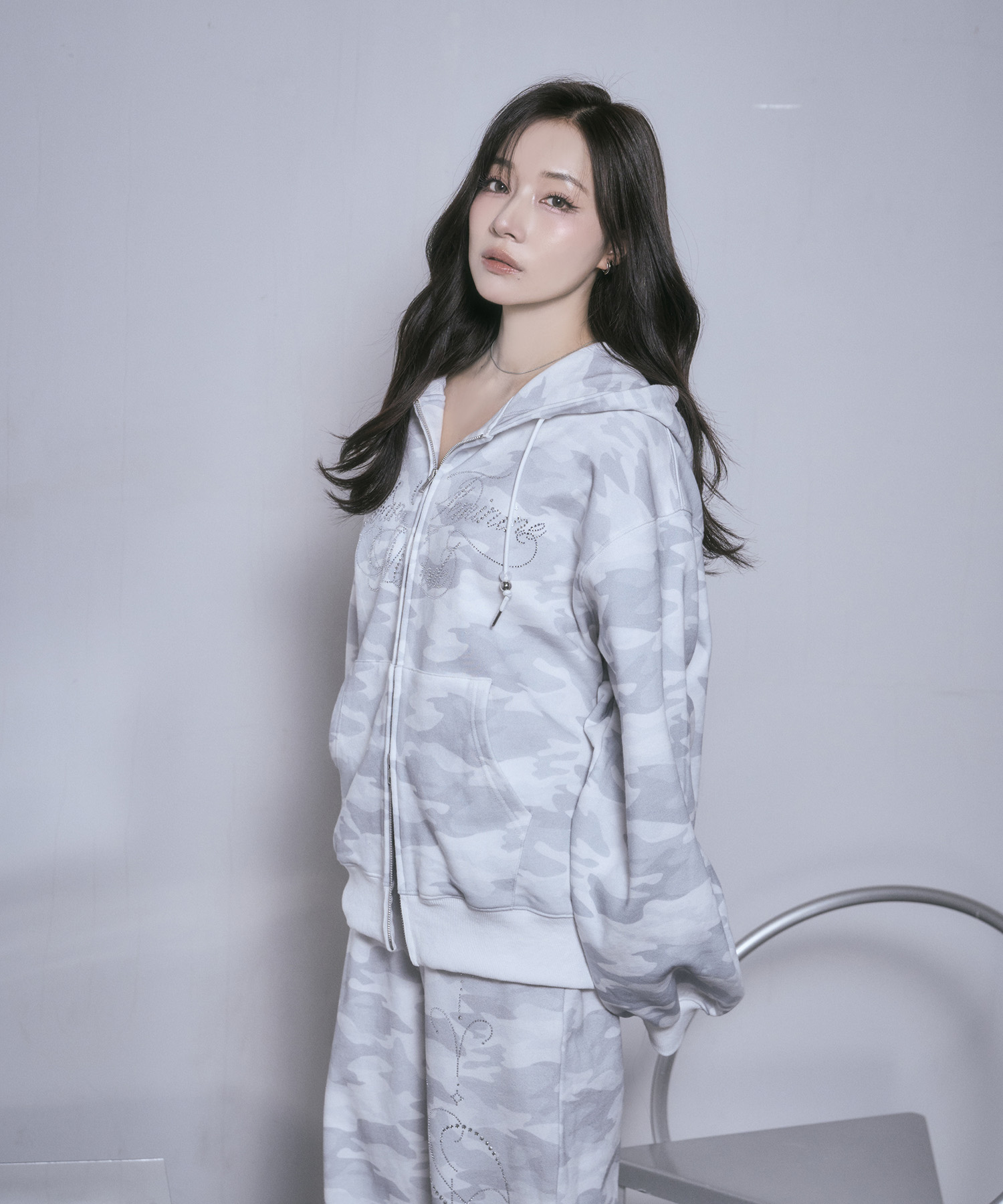 ラインストーンロゴジップパーカー