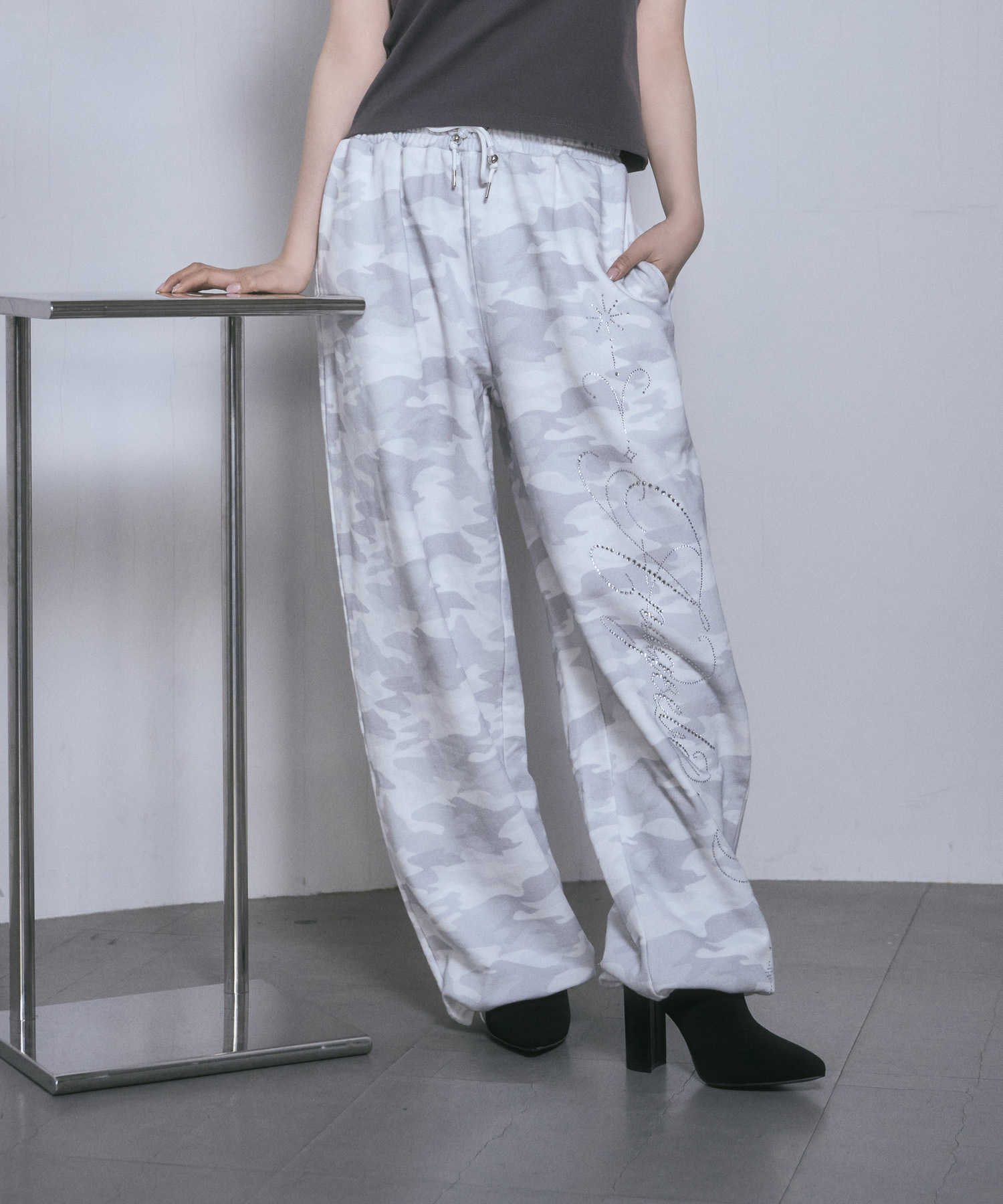 ラインストーンロゴスウェットパンツ