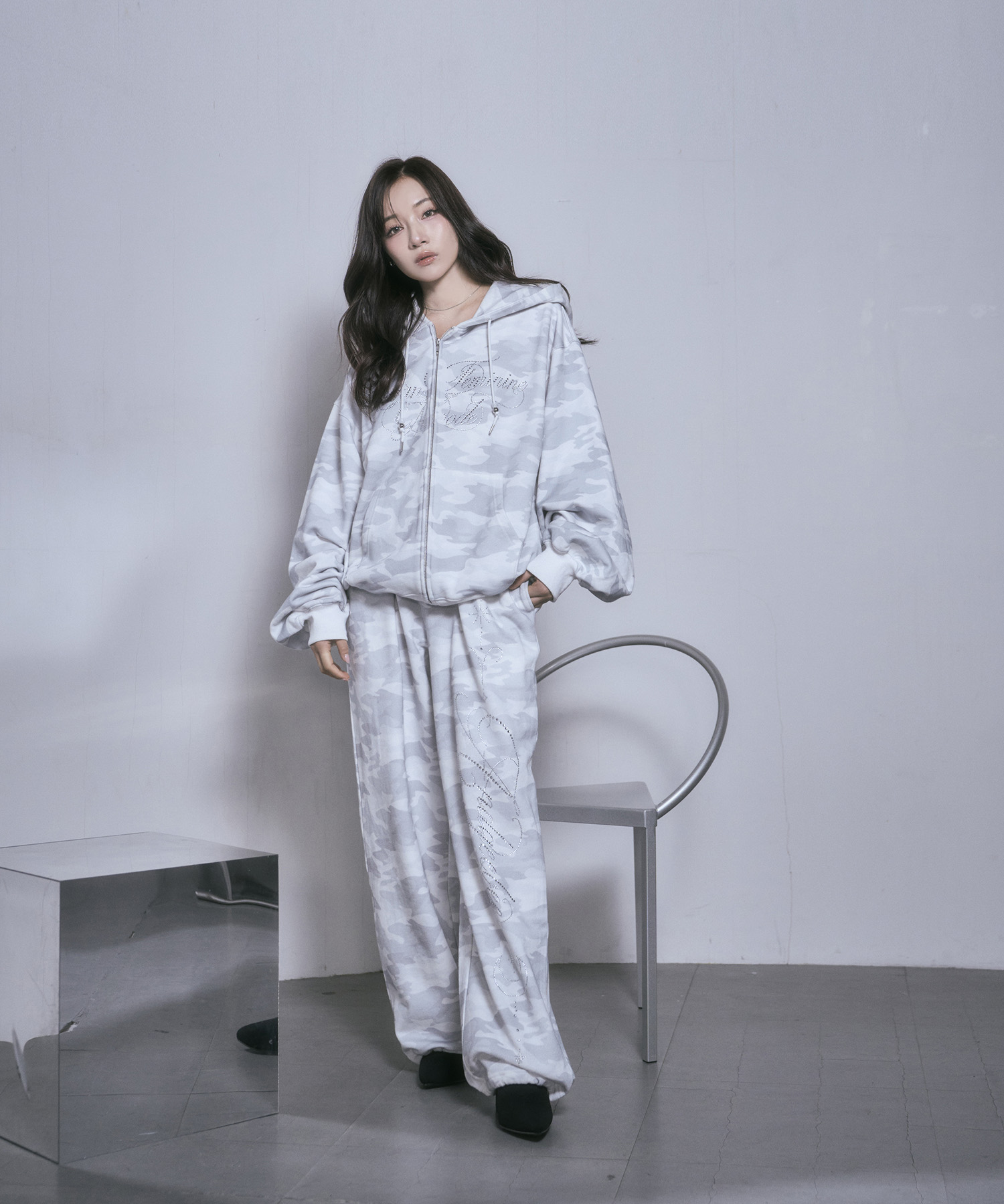 ラインストーンロゴスウェットパンツ